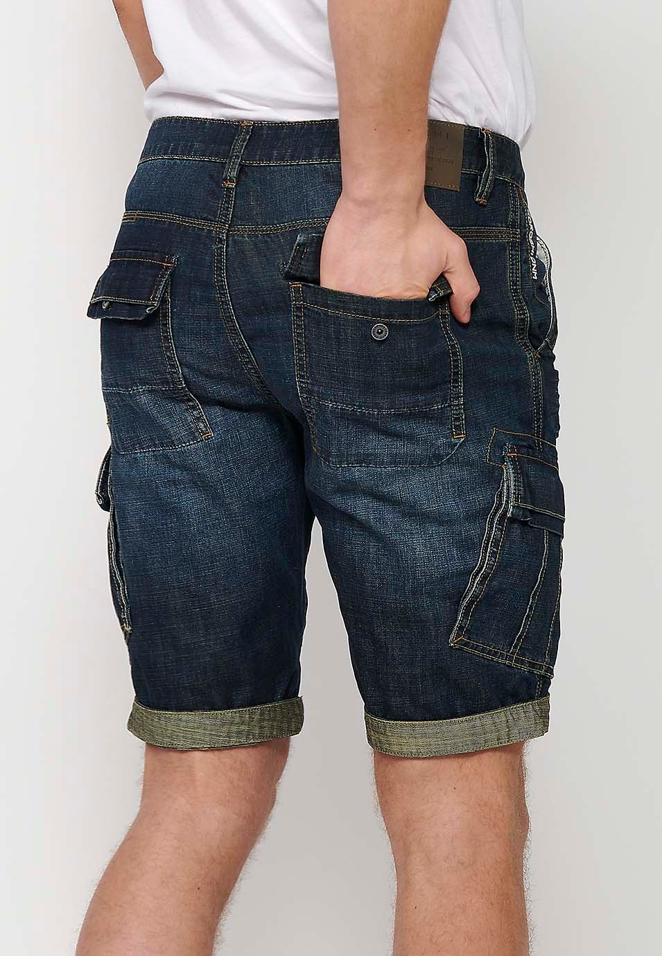 Blaue Denim-Bermudashorts mit seitlichen Cargotaschen und Frontverschluss mit Reißverschluss und Knopf für Herren 1