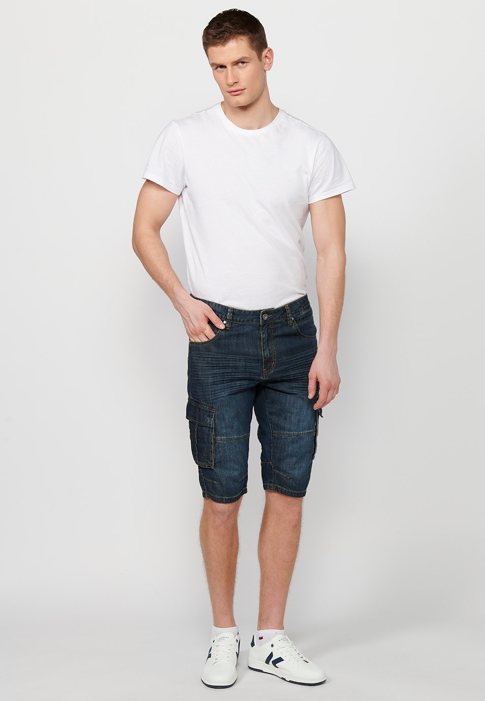 Bermuda Pirate en Denim de Coton avec Poches Latérales et Fermeture Avant avec Fermeture Éclair et Bouton en Bleu pour Homme