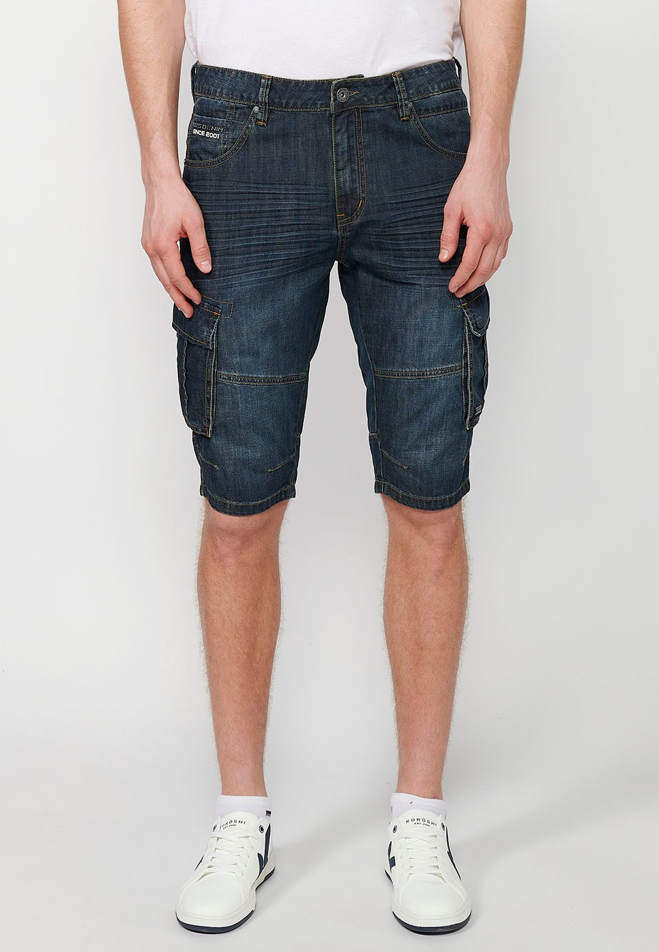 Pantalón corto Bermuda Vaquera Pirata de Algodón con Bolsillos laterales y Cierre delantero con cremallera y botón de Color Azul para Hombre 1