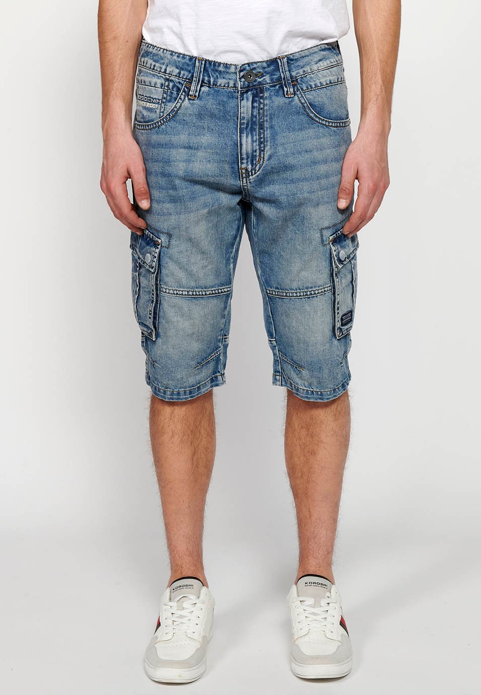 Denim Bermuda cargo shorts with front zipper and button closure with five pockets, one ticket pocket and two light blue sides, for Men 3