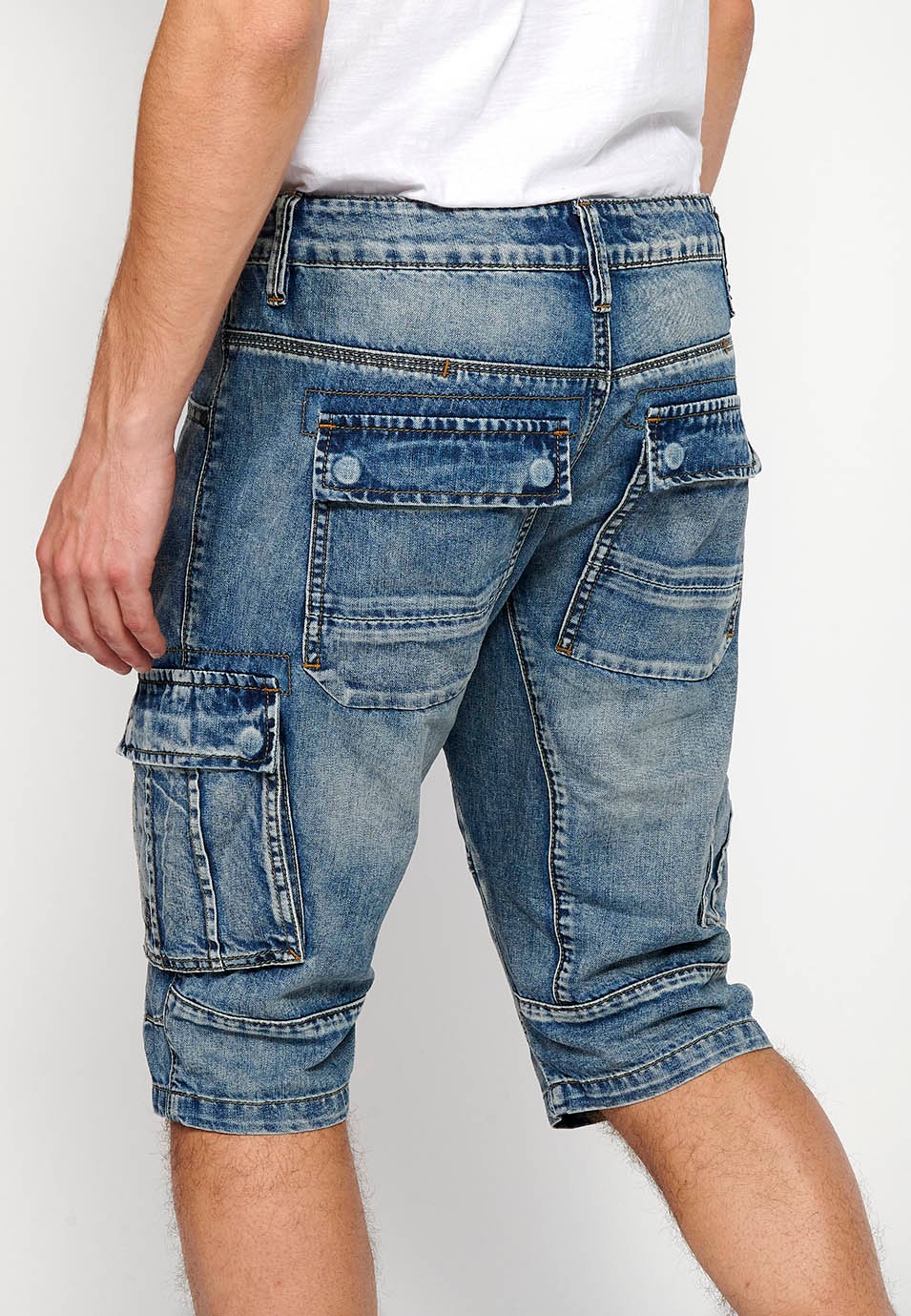 Bermuda-Cargoshorts aus Denim mit Reißverschluss und Knopfverschluss vorne, fünf Taschen, einer Tickettasche und zwei hellblauen Seiten für Herren 5