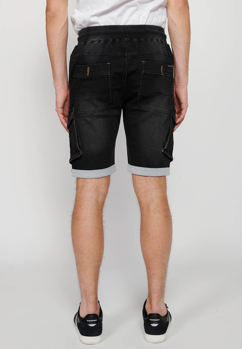 Denim-Bermuda-Cargo-Joggingshorts mit Umschlag, verstellbarer Bund mit Gummizug und Kordelzug, Seitentaschen mit Patte, Schwarz für Herren 3