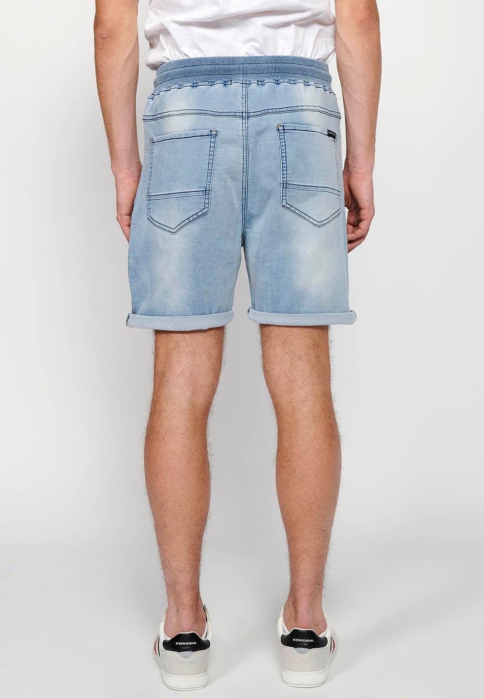 Blaue Denim-Joggingshorts mit Umschlag und verstellbarer Taille mit Gummi und Kordelzug für Herren