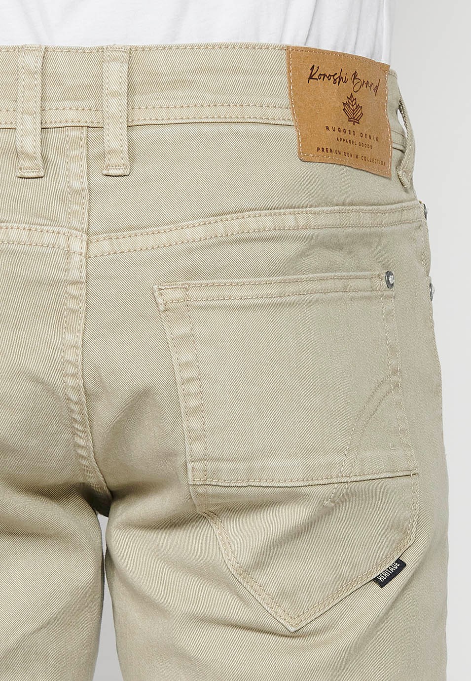 Pantalon long droit coupe classique avec fermeture sur le devant avec fermeture éclair et bouton avec cinq poches, une poche en couleur pierre pour homme 7