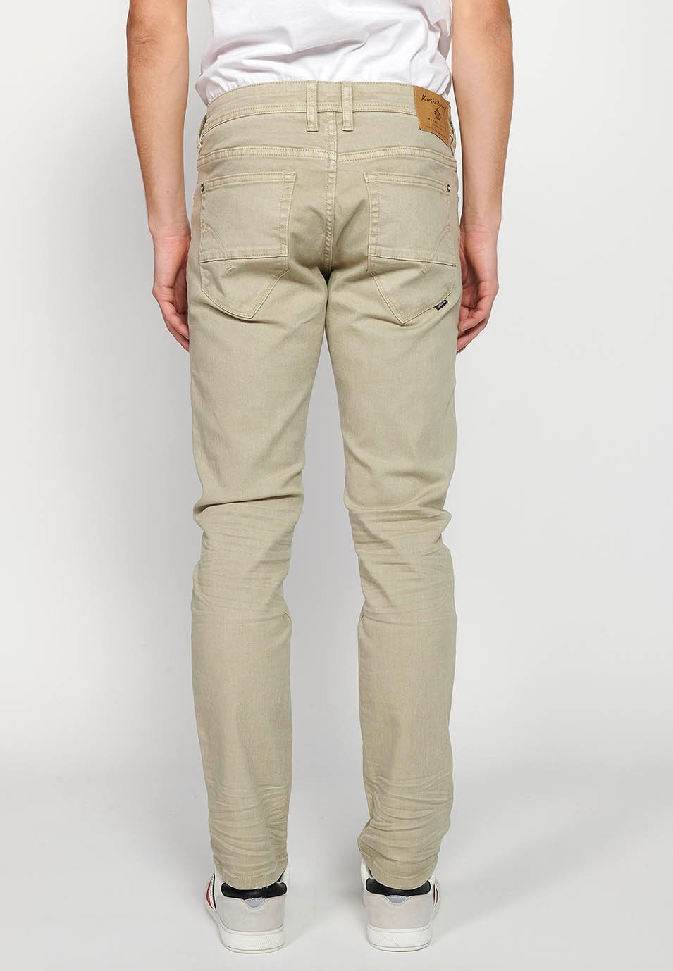 Pantalon long droit coupe classique avec fermeture sur le devant avec fermeture éclair et bouton avec cinq poches, une poche en couleur pierre pour homme 3