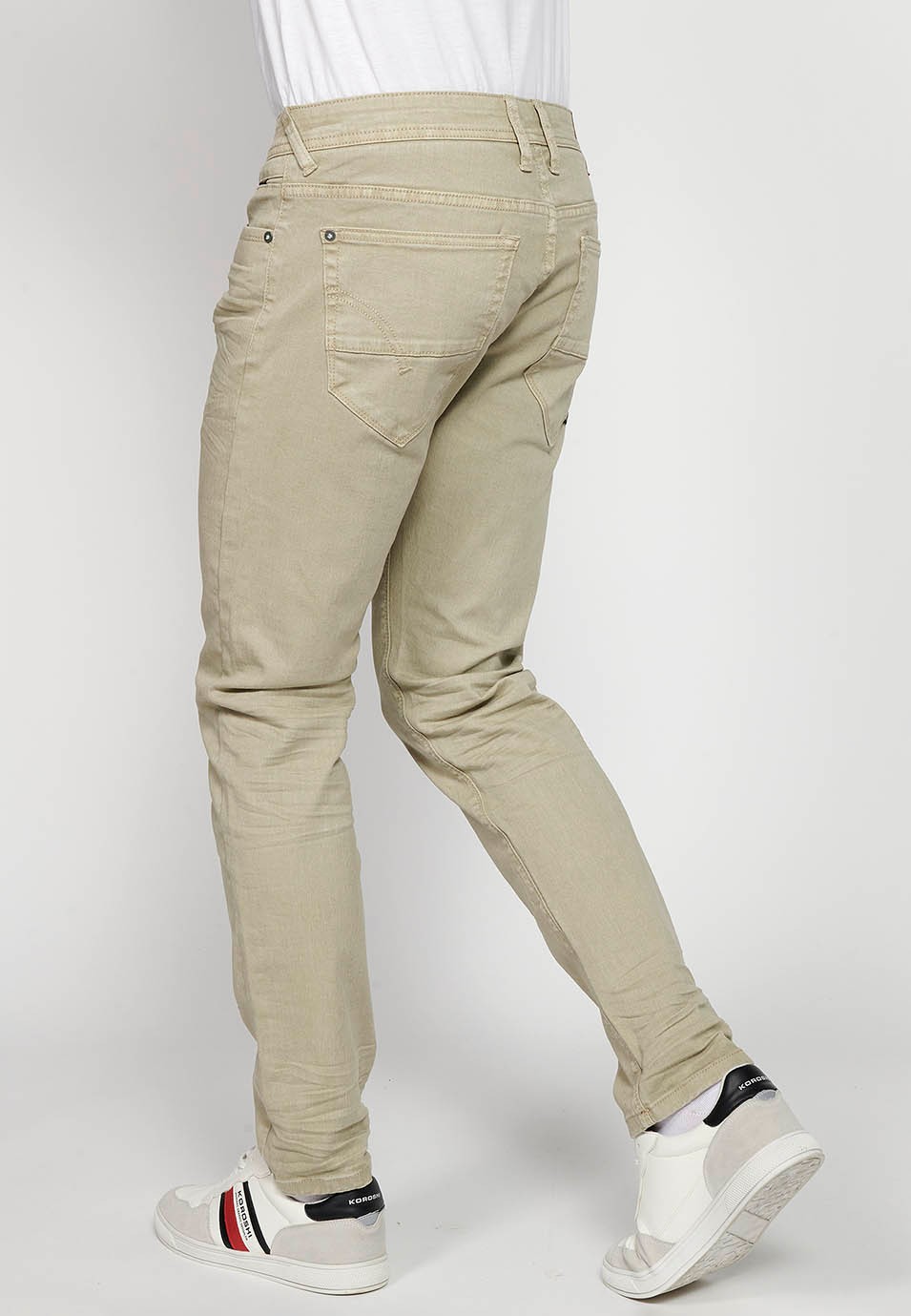 Pantalon long droit coupe classique avec fermeture sur le devant avec fermeture éclair et bouton avec cinq poches, une poche en couleur pierre pour homme 5