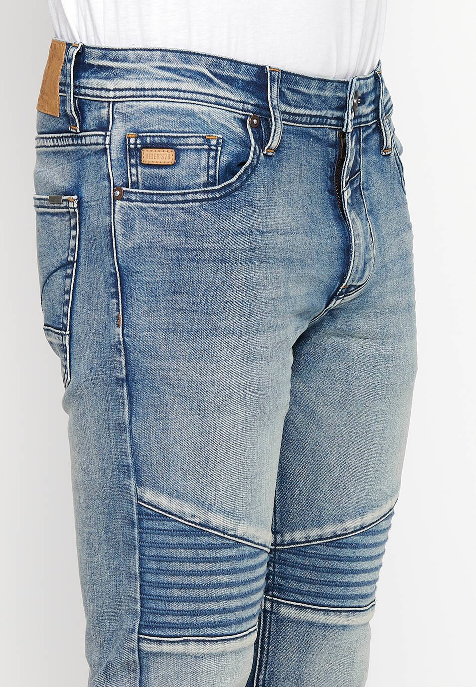 Lange, schmal geschnittene Biker-Jeans mit Reißverschluss und Knopfverschluss vorne und Schnittdetails an den Knien in Blau für Herren 7