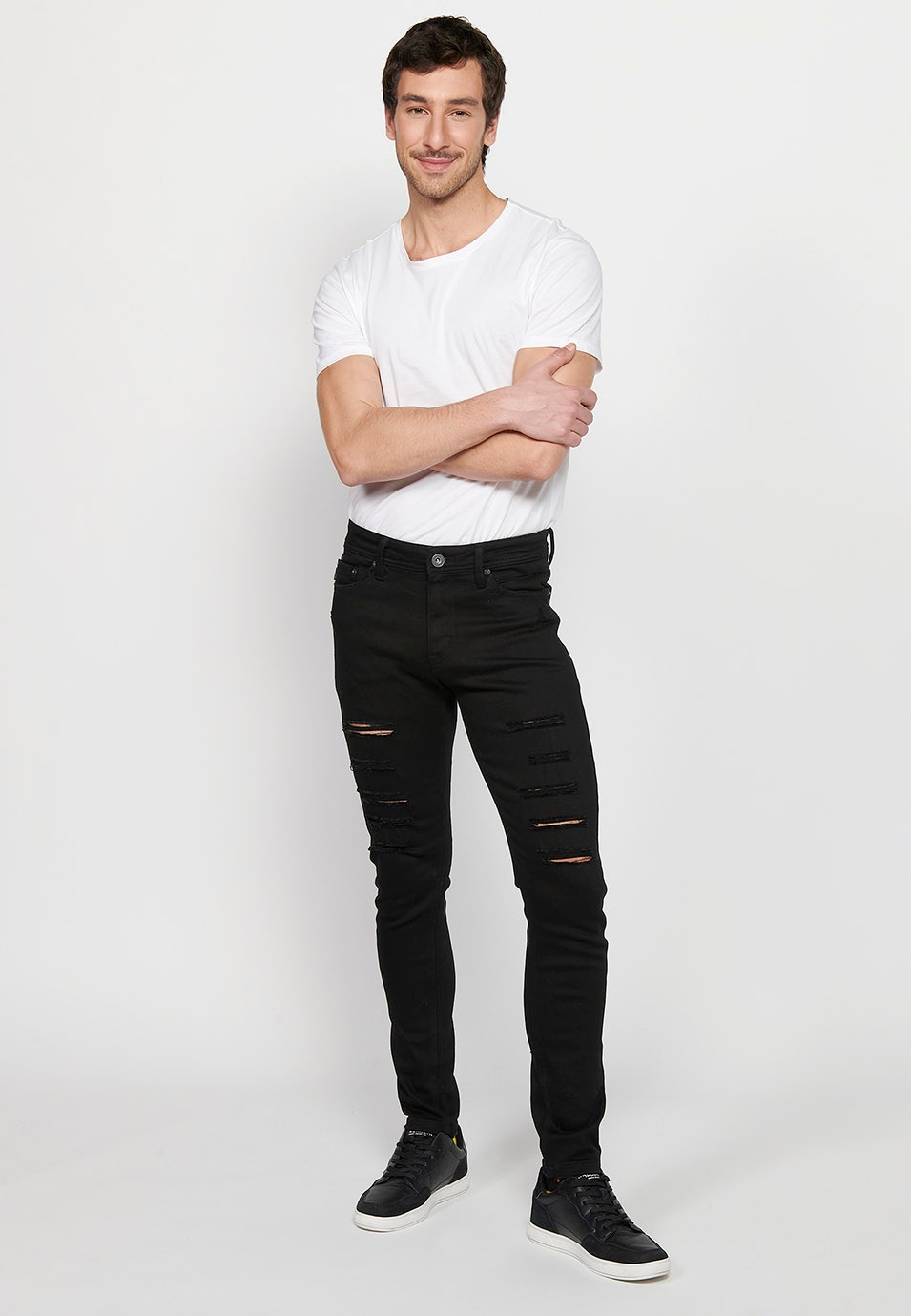 Lange, schmale Super-Skinny-Jeans mit Frontverschluss mit Reißverschluss und Knopf in schwarzer Denim-Farbe für Herren