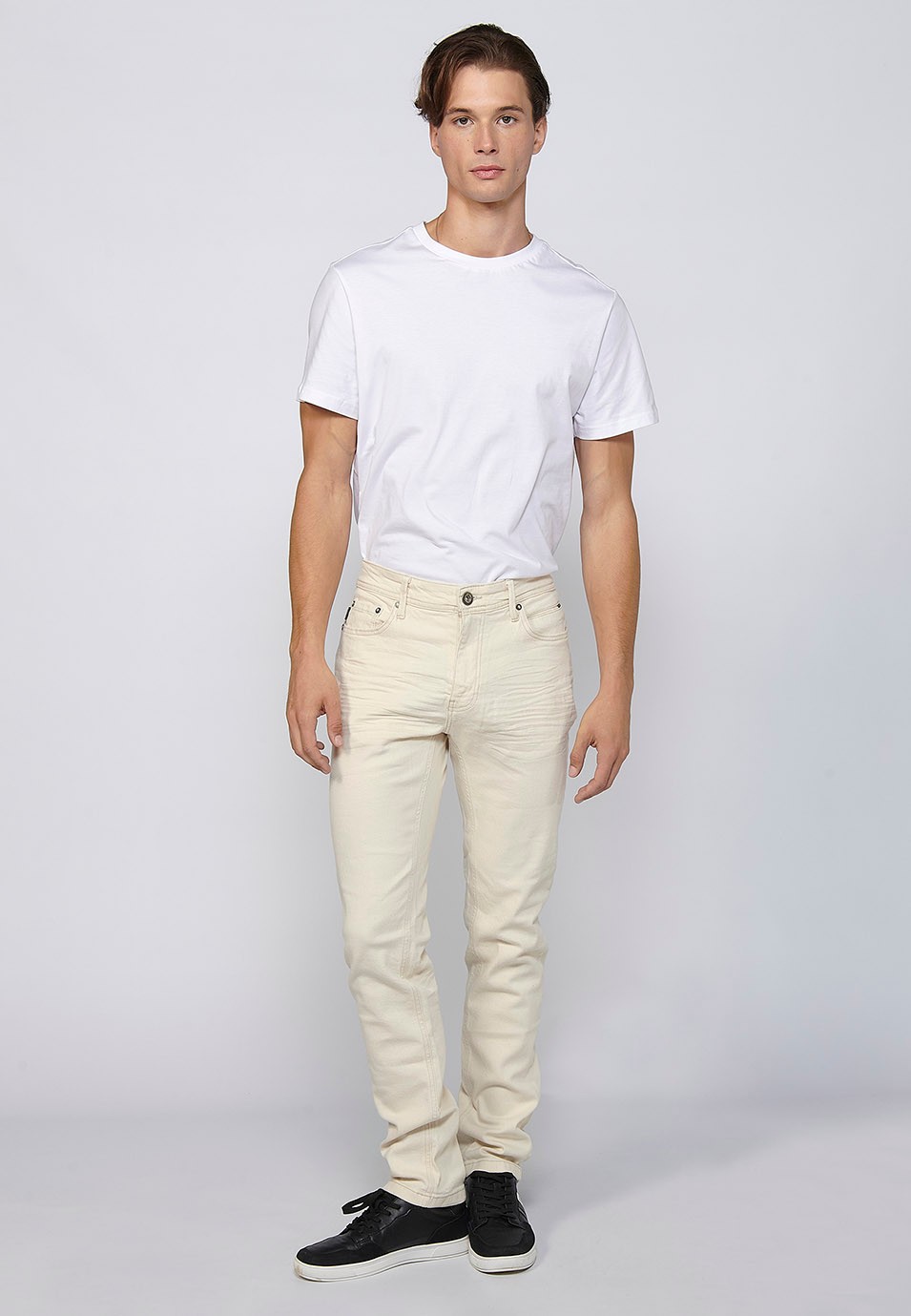 Pantalón largo straigth regular fit con cierre delantero con cremallera y botón color crudo para Hombre