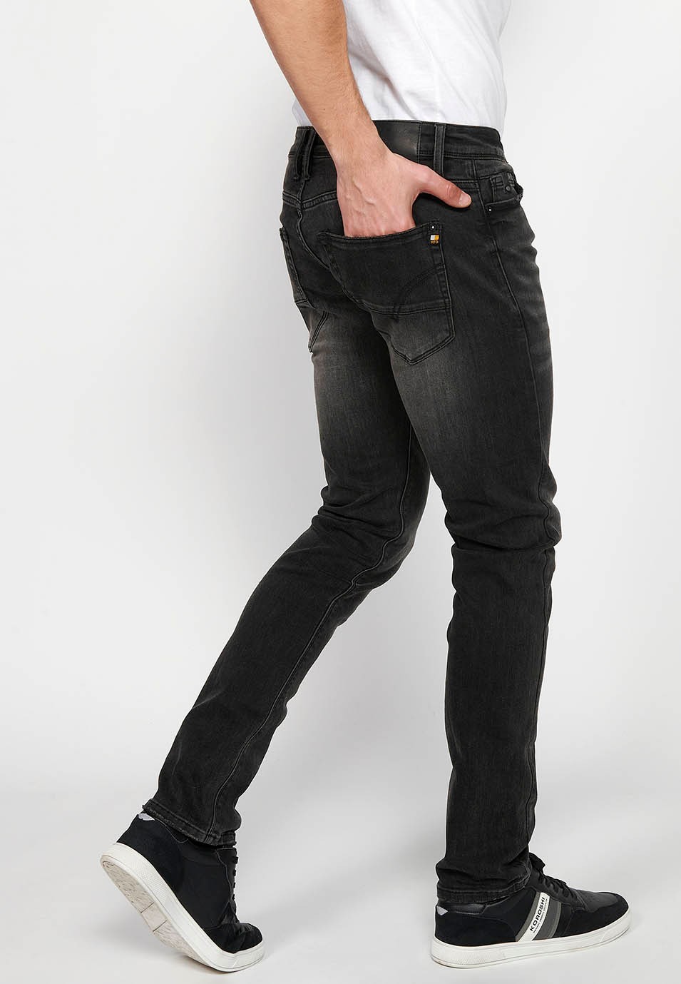 Lange, gerade Jeans mit normaler Passform, Reißverschluss und Knopfverschluss vorne aus schwarzem Denim für Herren 7