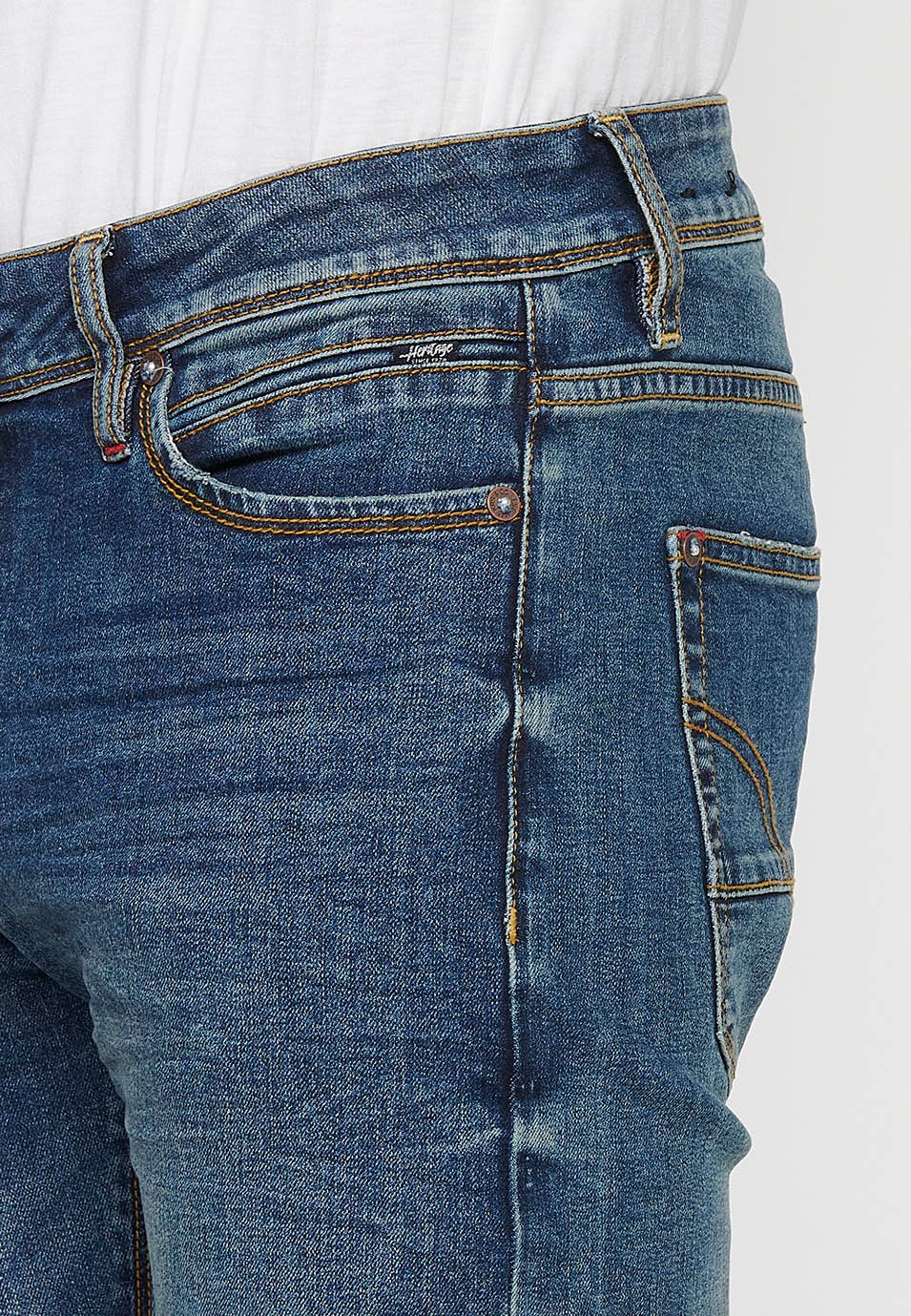 Pantalon long droit en denim coupe classique avec fermeture éclair et bouton sur le devant et cinq poches, une poche bleue pour homme 8