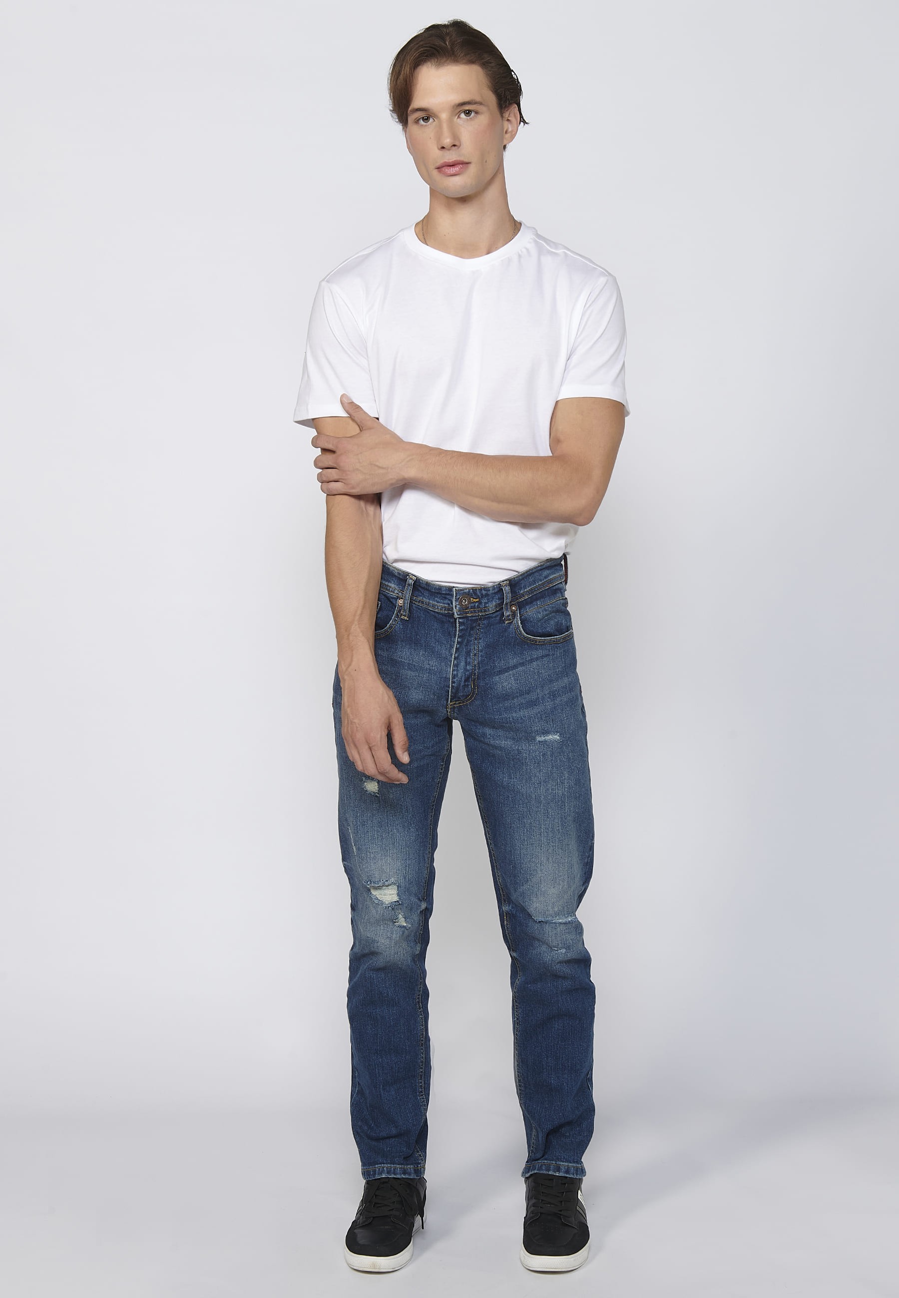 Pantalon long droit en denim coupe classique avec fermeture éclair et bouton sur le devant en bleu pour Homme