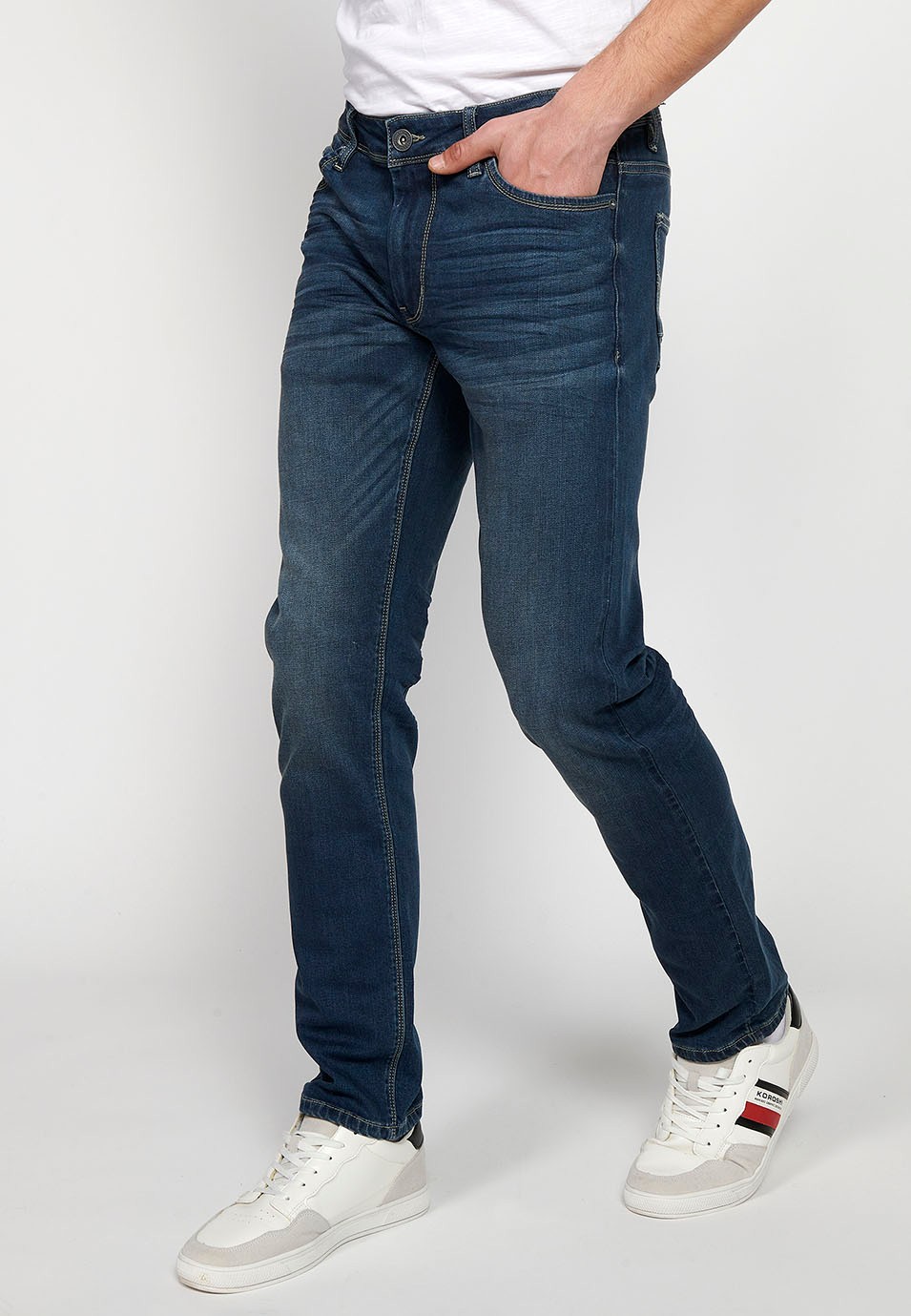 Pantalon long droit coupe classique avec fermeture éclair sur le devant et fermeture boutonnée en Bleu pour Homme 4