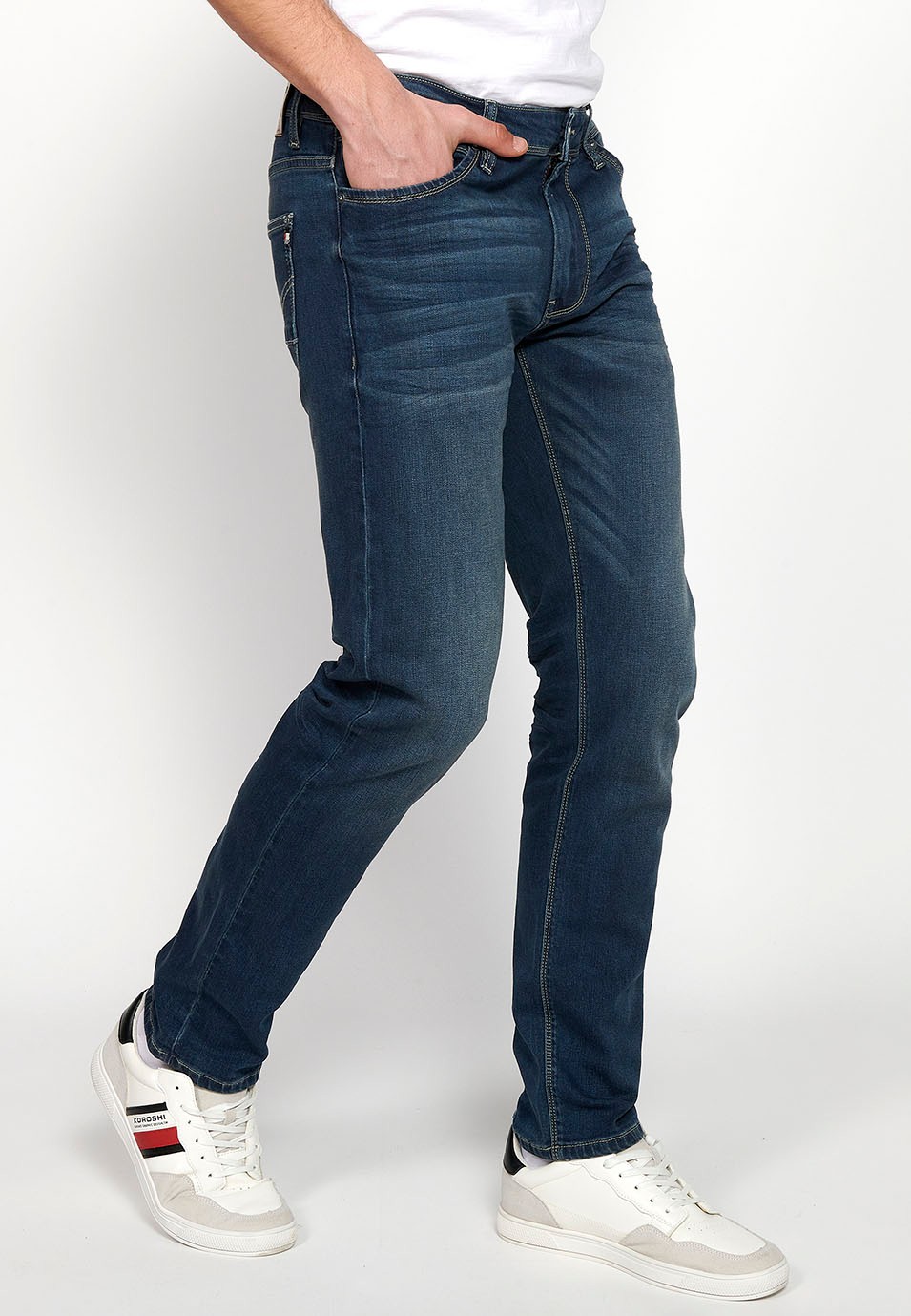 Pantalon long droit coupe classique avec fermeture éclair sur le devant et fermeture boutonnée en Bleu pour Homme 1