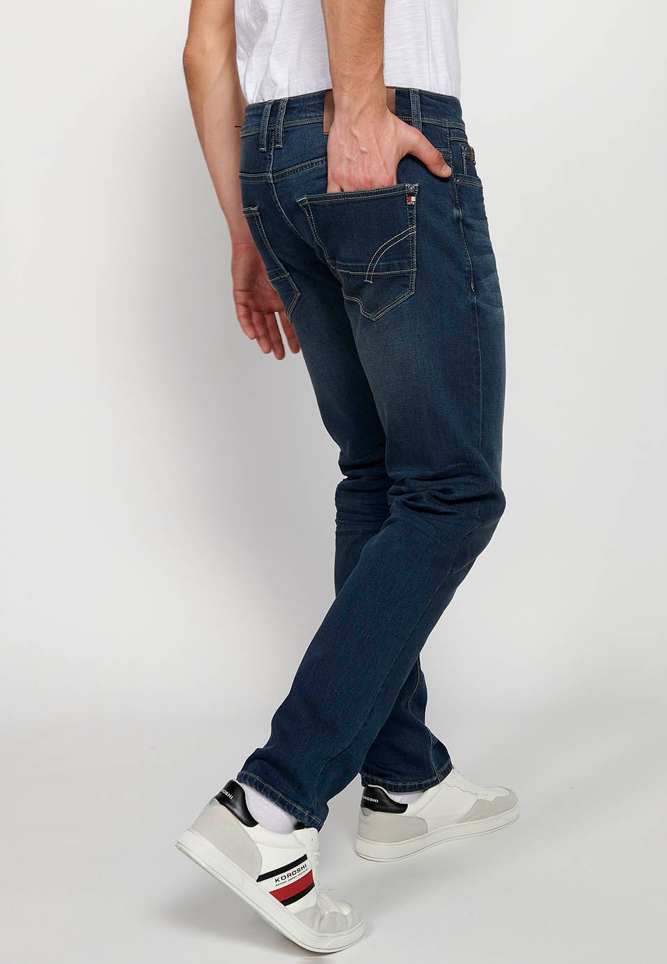 Pantalon long droit coupe classique avec fermeture éclair sur le devant et fermeture boutonnée en Bleu pour Homme 10