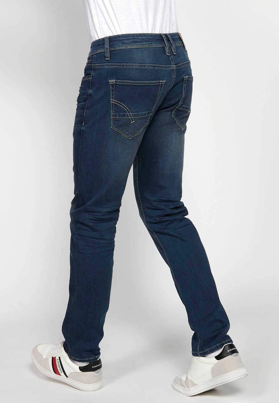 Pantalon long droit coupe classique avec fermeture éclair sur le devant et fermeture boutonnée en Bleu pour Homme 5
