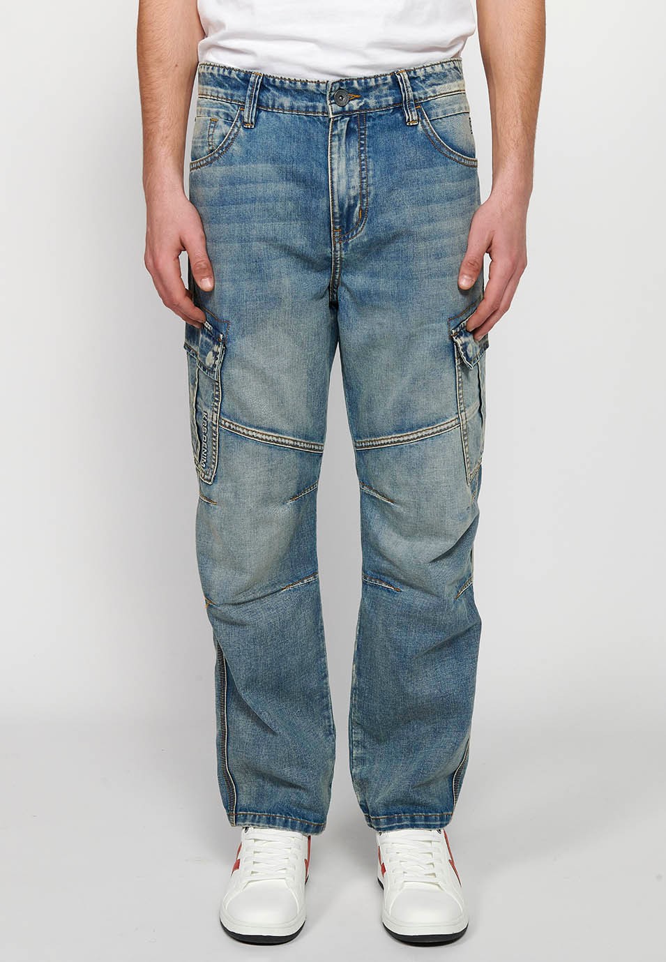 Pantalon cargo long avec fermeture éclair sur le devant et fermeture boutonnée avec poches latérales à rabat en bleu pour homme 3
