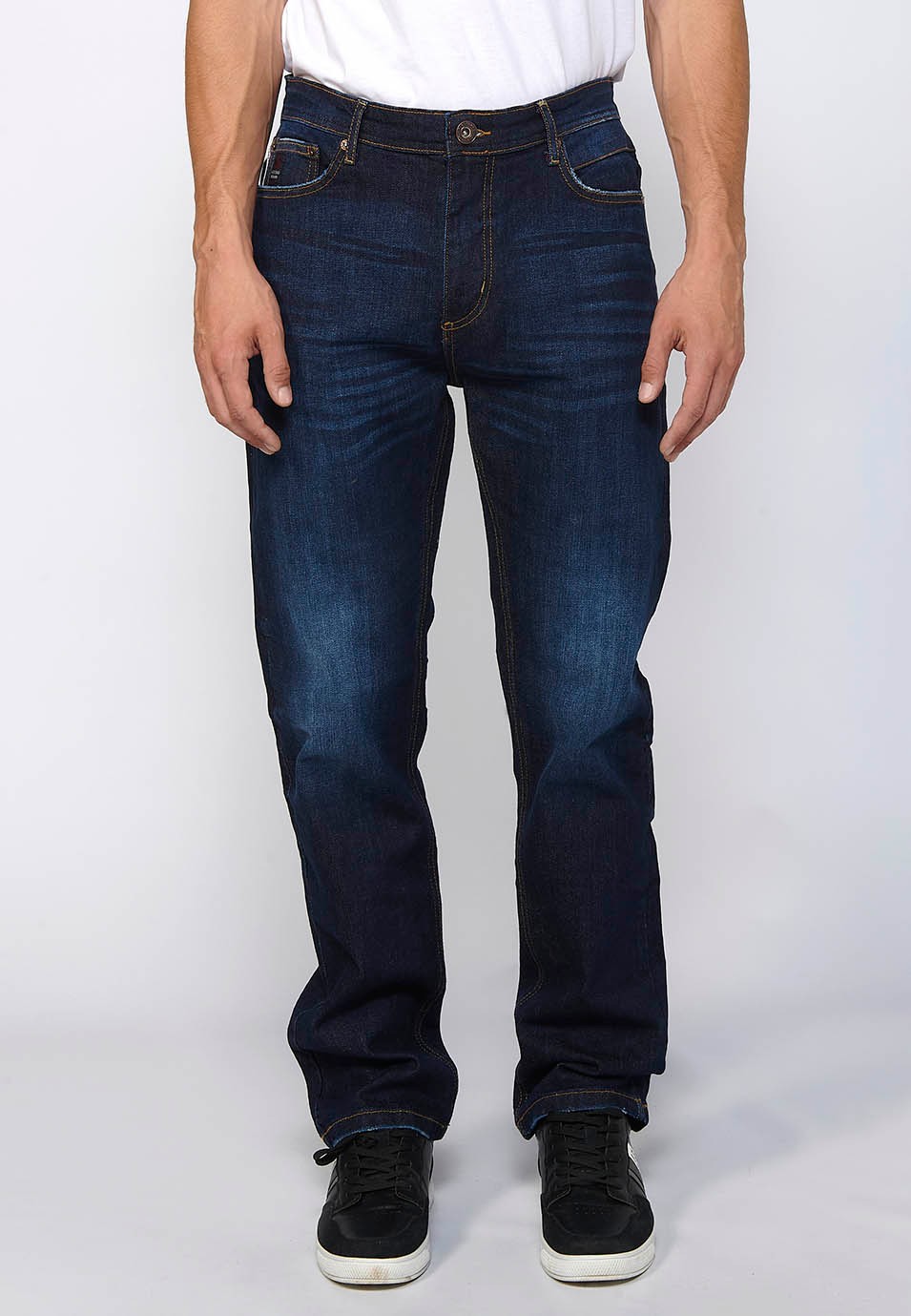 Pantalón denim Straigth comfort fit con cierre delantero con cremallera color Azul para Hombre