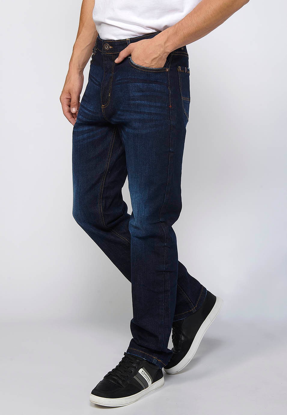 Pantalon Straigth coupe confort en denim avec fermeture zippée sur le devant en Bleu pour Homme