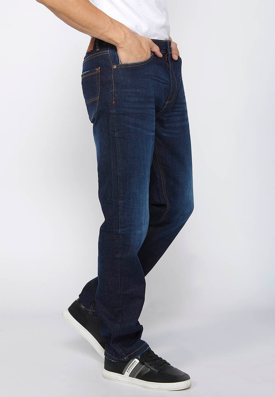 Pantalon Straigth coupe confort en denim avec fermeture zippée sur le devant en Bleu pour Homme