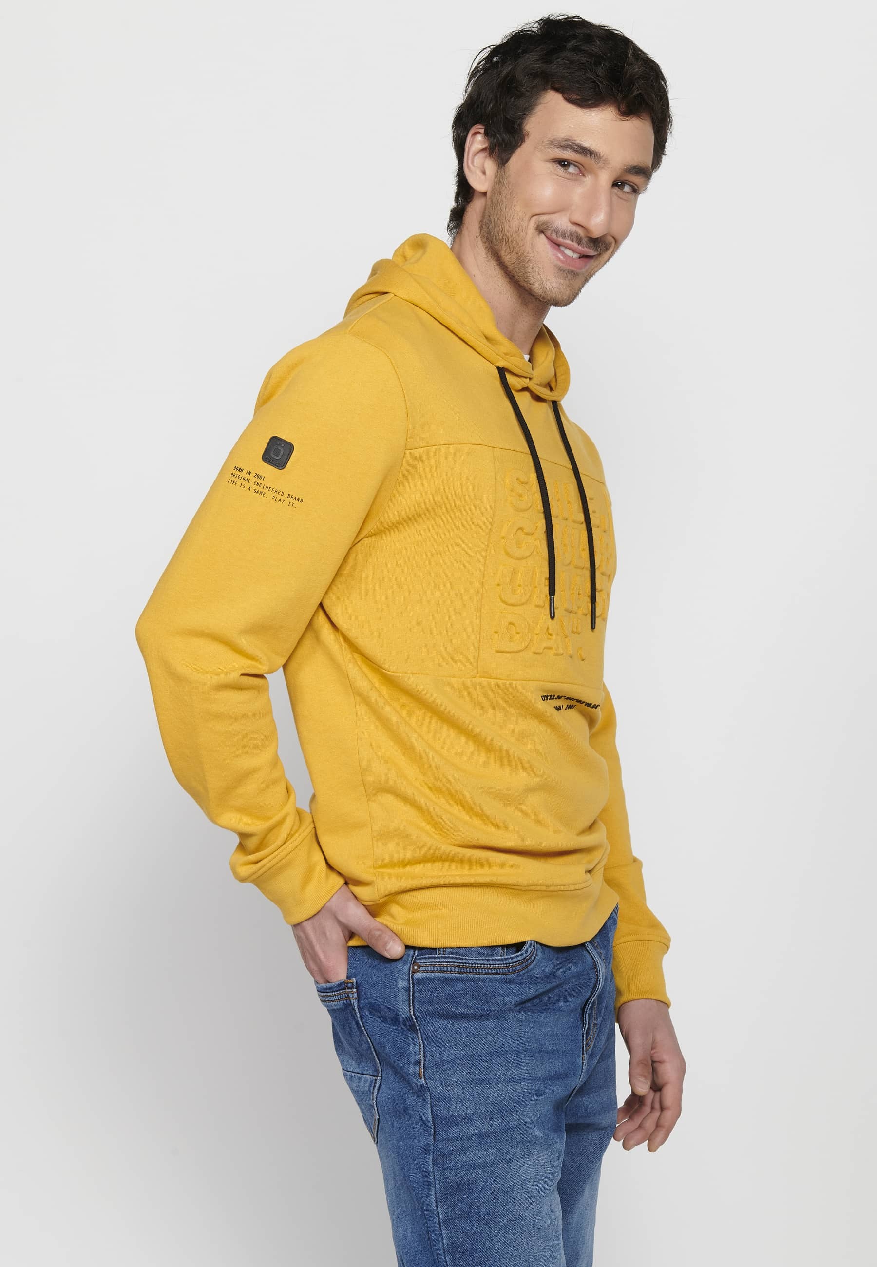 Langärmliges Sweatshirt mit gerippten Abschlüssen und Kapuzenkragen mit geprägten Buchstaben auf der Vorderseite in Gelb für Herren 7