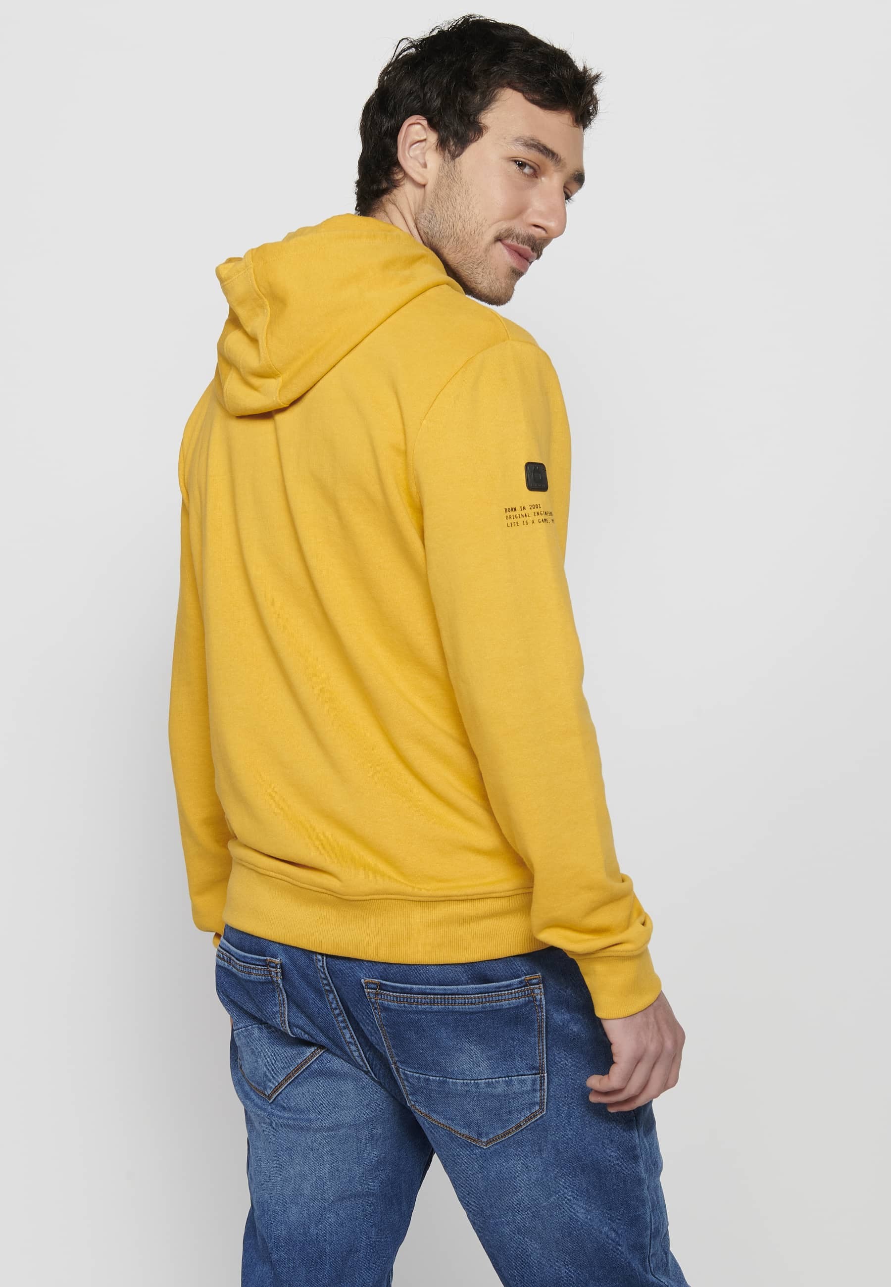 Langärmliges Sweatshirt mit gerippten Abschlüssen und Kapuzenkragen mit geprägten Buchstaben auf der Vorderseite in Gelb für Herren 6
