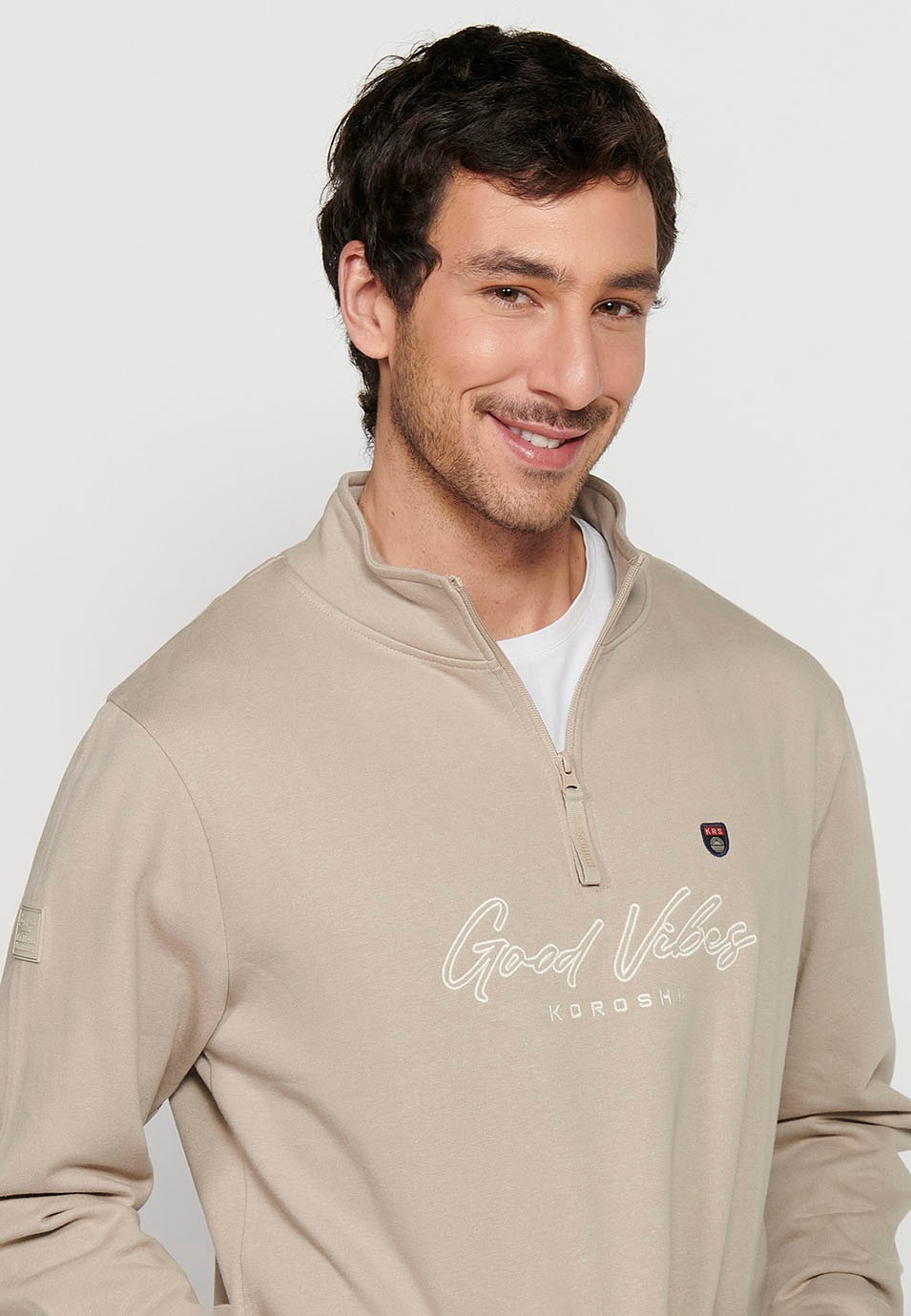 Sweat-shirt à manches longues et col roulé pour hommes, couleur pierre, détail sur le devant, fermeture éclair