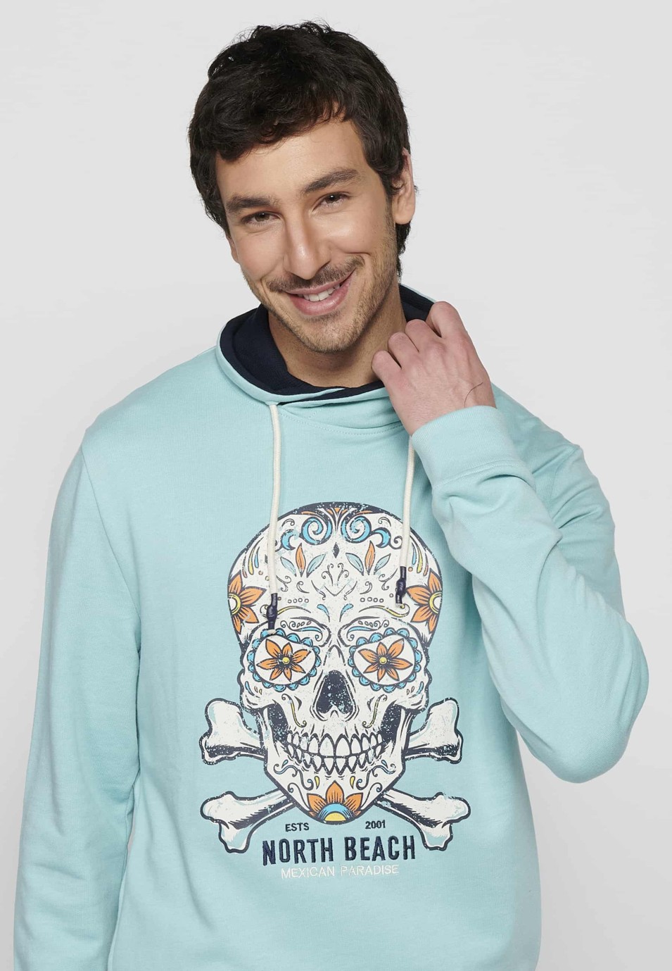 Sudadera de manga larga con cuello alto ajustable con cordón y estampado delantero de color azul para hombre | Ropa Casual
