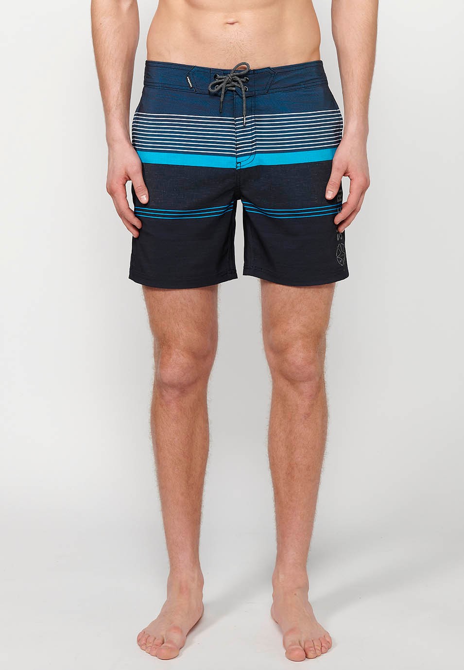 Maillot de bain court imprimé avec taille réglable avec cordon de serrage et poche arrière et une couleur menthe intérieure pour Homme 3