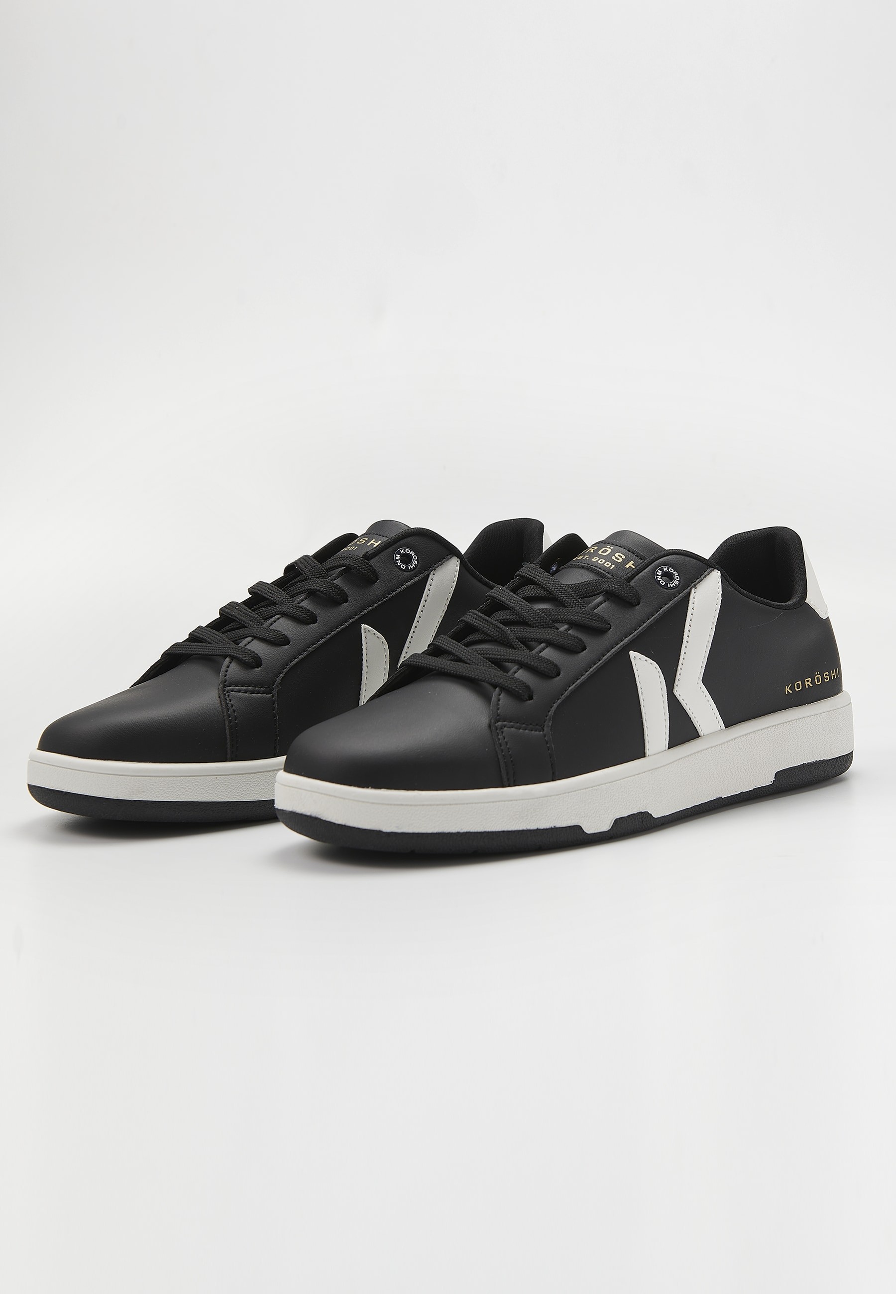 Zapatilla casual sneaker con cordones color negro para hombre | Ropa Casual