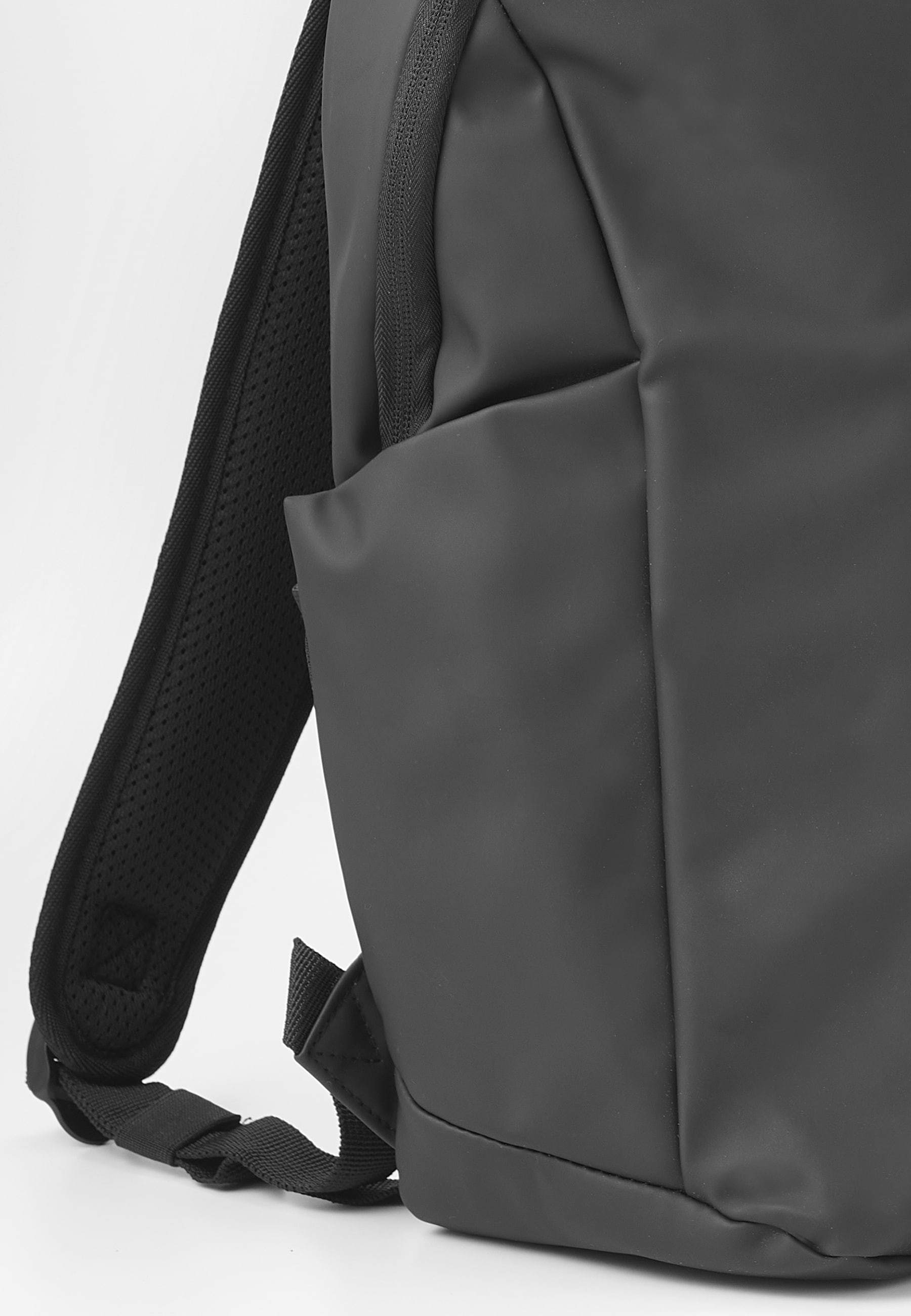 Sac à dos Koröshi avec fermeture à glissière et poche intérieure pour ordinateur portable en noir