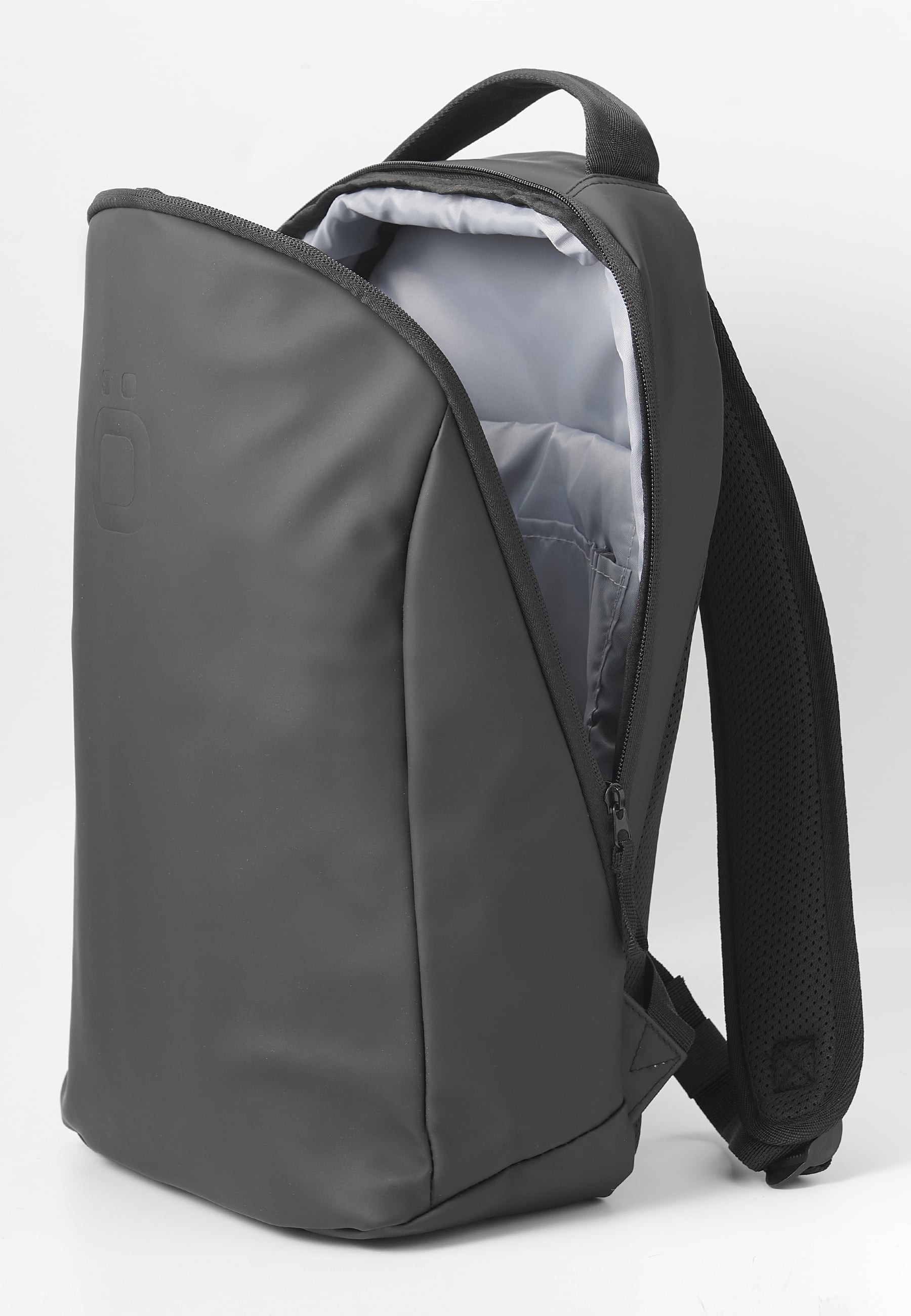 Koröshi Backpack with zipper closure and interior laptop pocket in Black