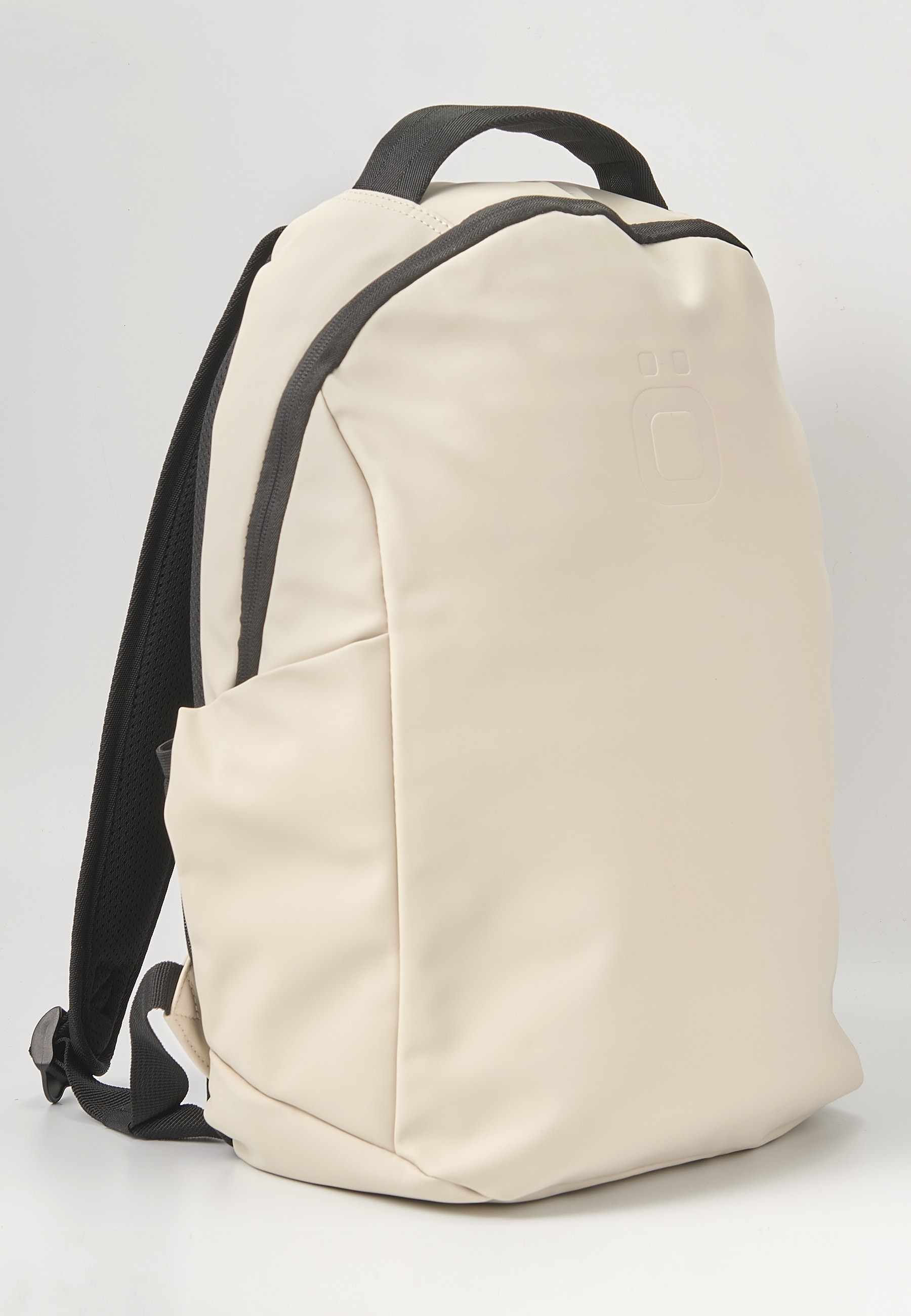 Koröshi Backpack with zipper closure and interior laptop pocket in Ecru color