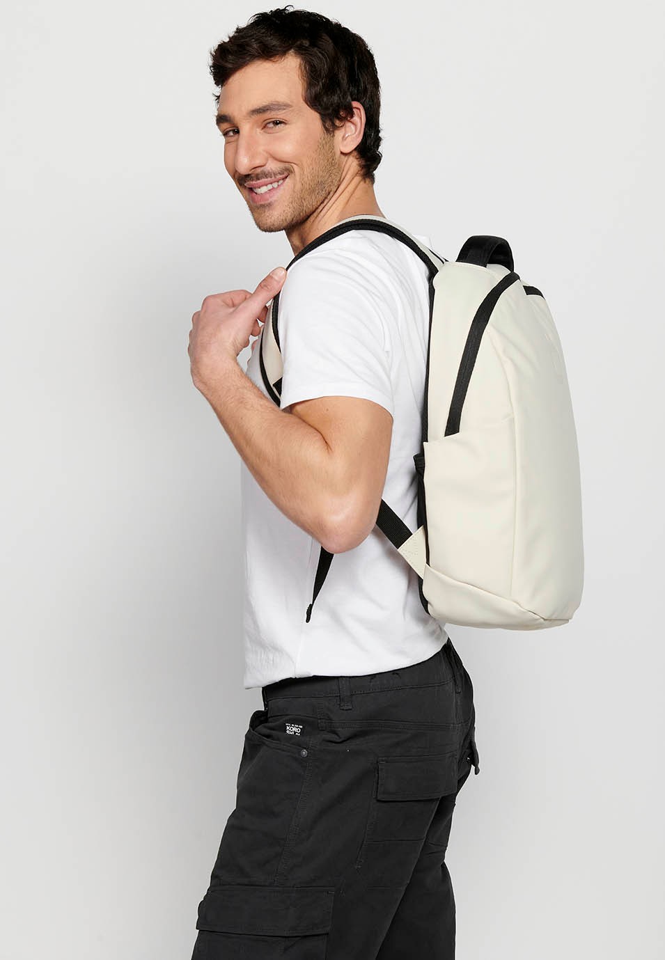 Koröshi Backpack with zipper closure and interior laptop pocket in Ecru color 7