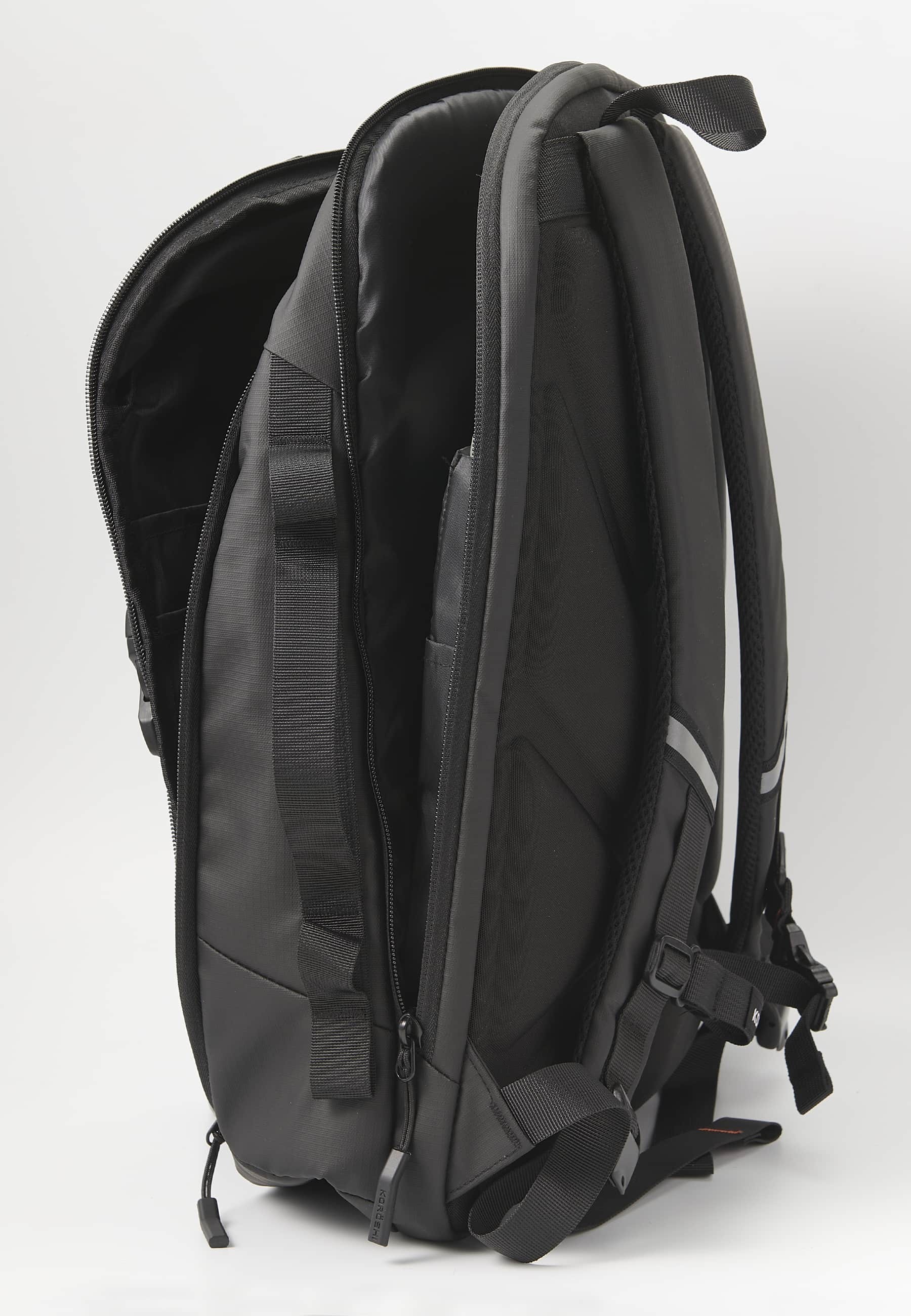 Mochila koröshi con dos compartimentos cerrados con cremallera, uno para portátil y correas ajustables color negro | Estilo y Comodidad