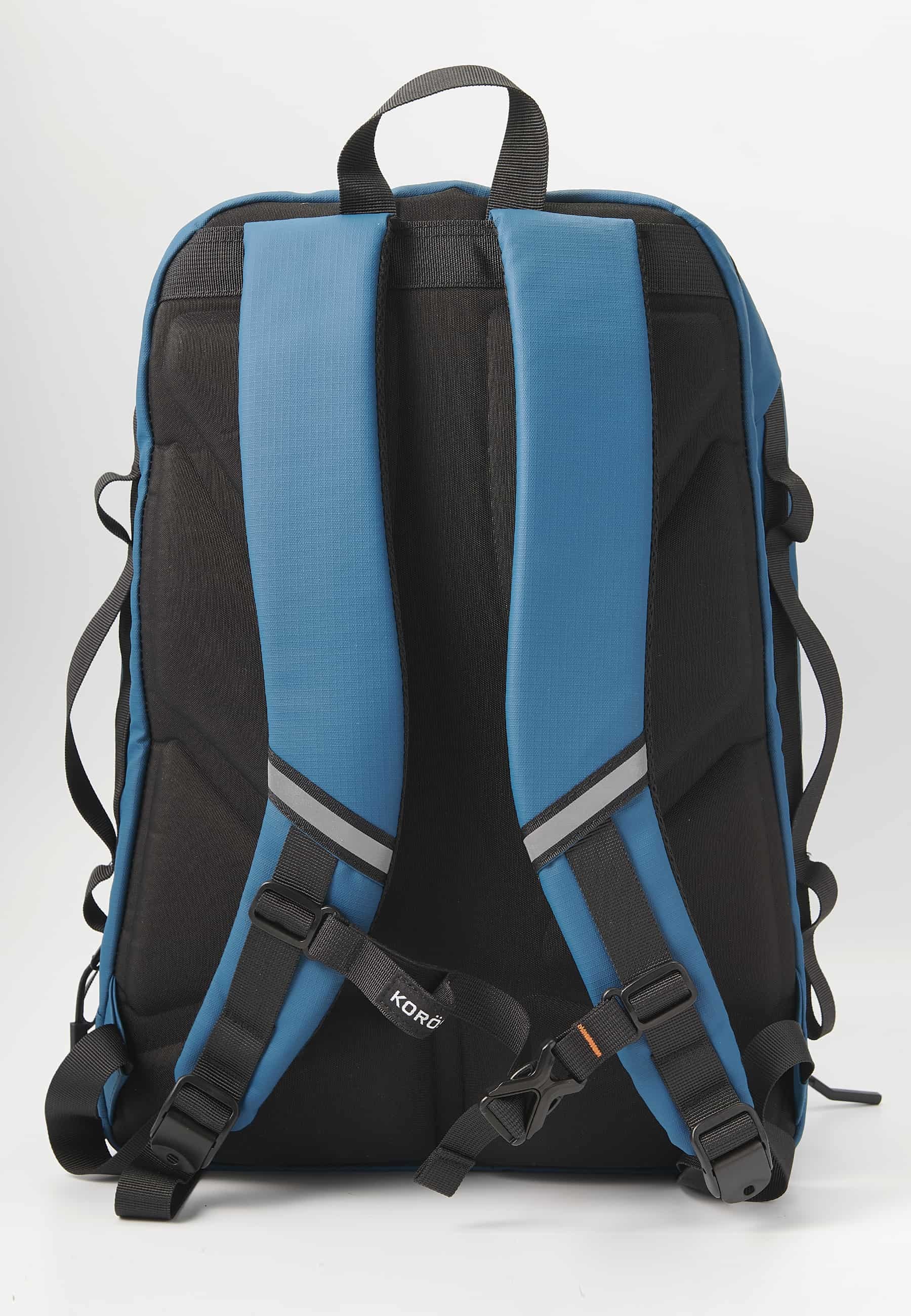 Koröshi-Rucksack mit zwei Reißverschlussfächern, eines für einen Laptop, und verstellbaren Trägern in Blau
