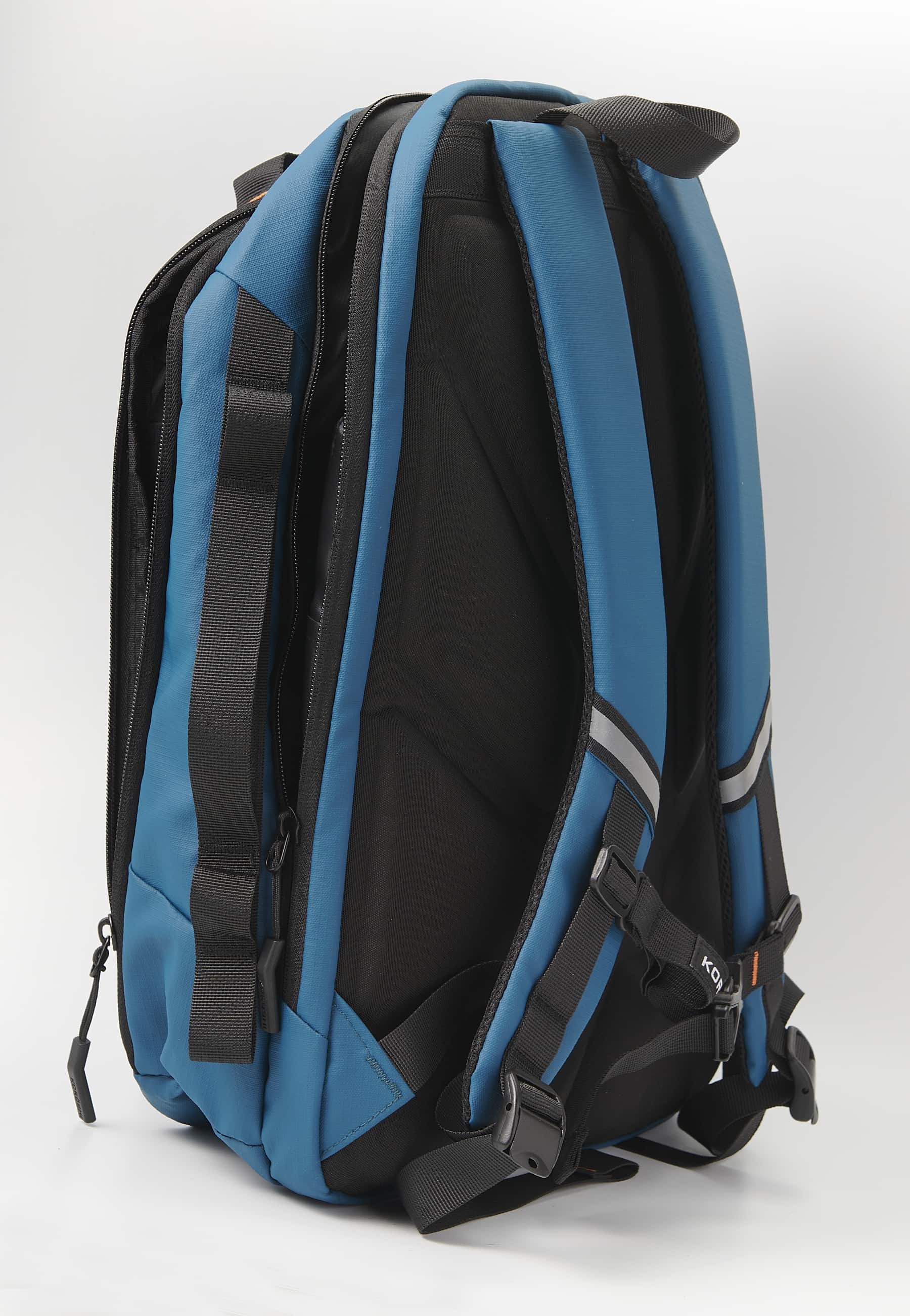 Koröshi backpack with two zippered compartments, one for a laptop and adjustable straps in Blue