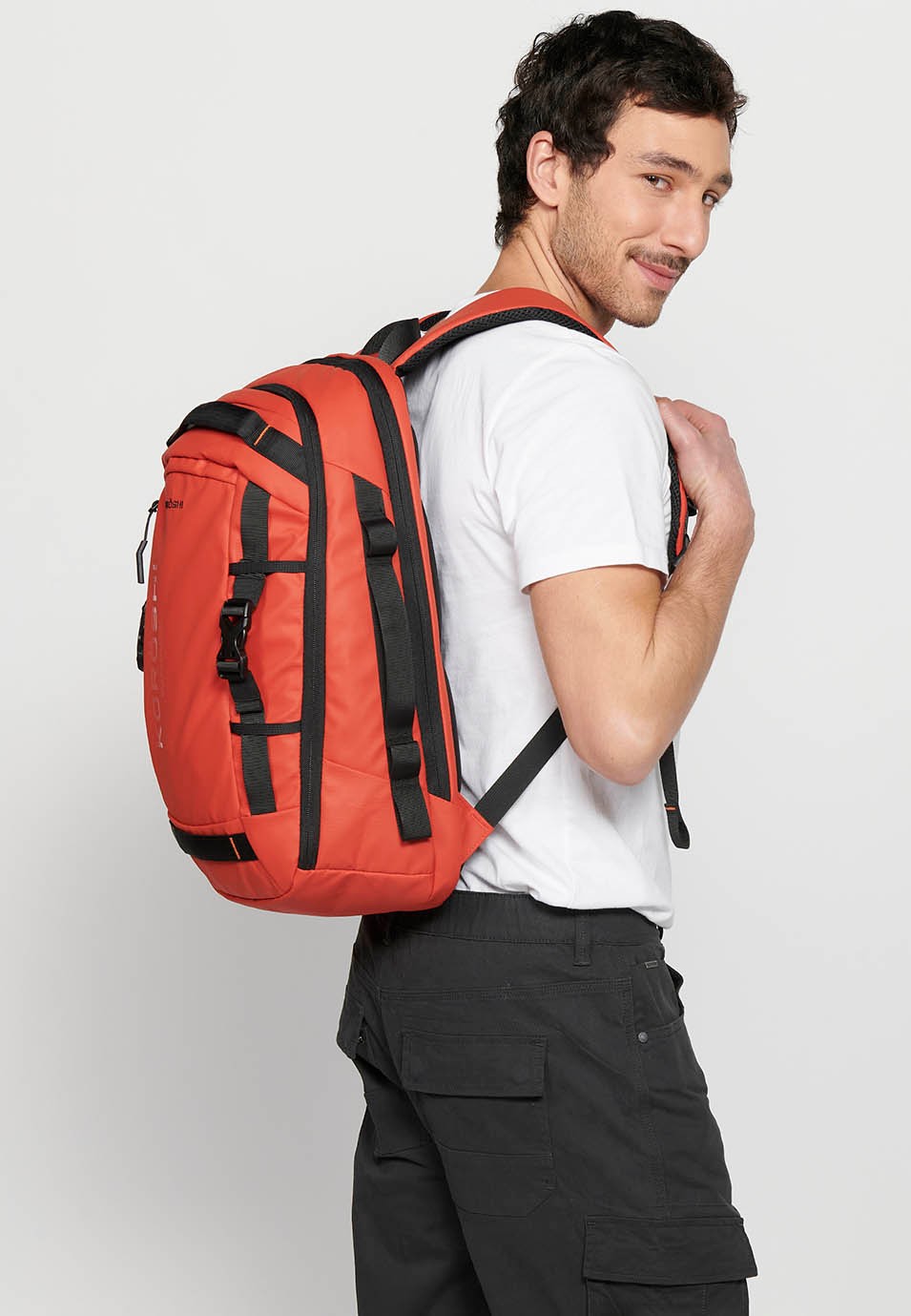 Koröshi backpack with two zippered compartments, one for a laptop and adjustable straps in Red 8