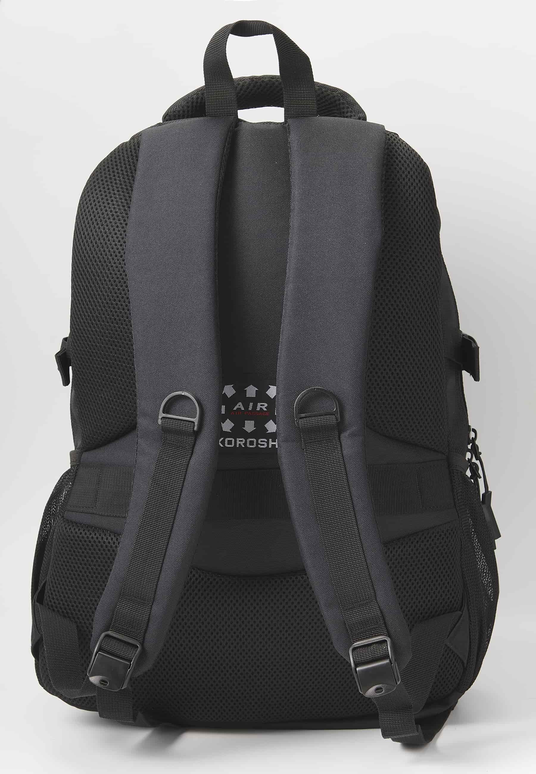 Koröshi-Rucksack mit drei Reißverschlussfächern, eines für einen Laptop, und schwarzen Innentaschen