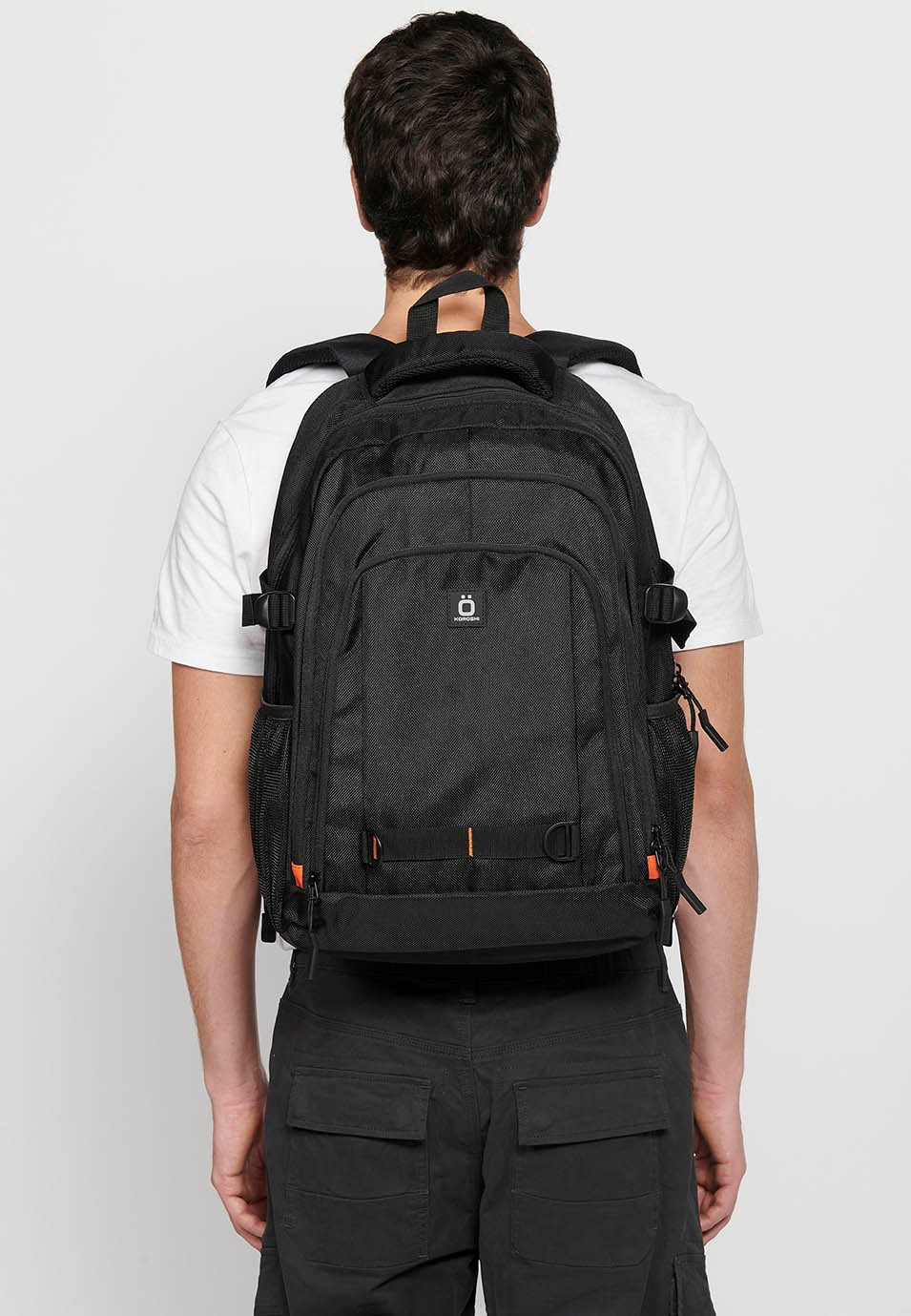Koröshi-Rucksack mit drei Reißverschlussfächern, eines für einen Laptop, und schwarzen Innentaschen 7