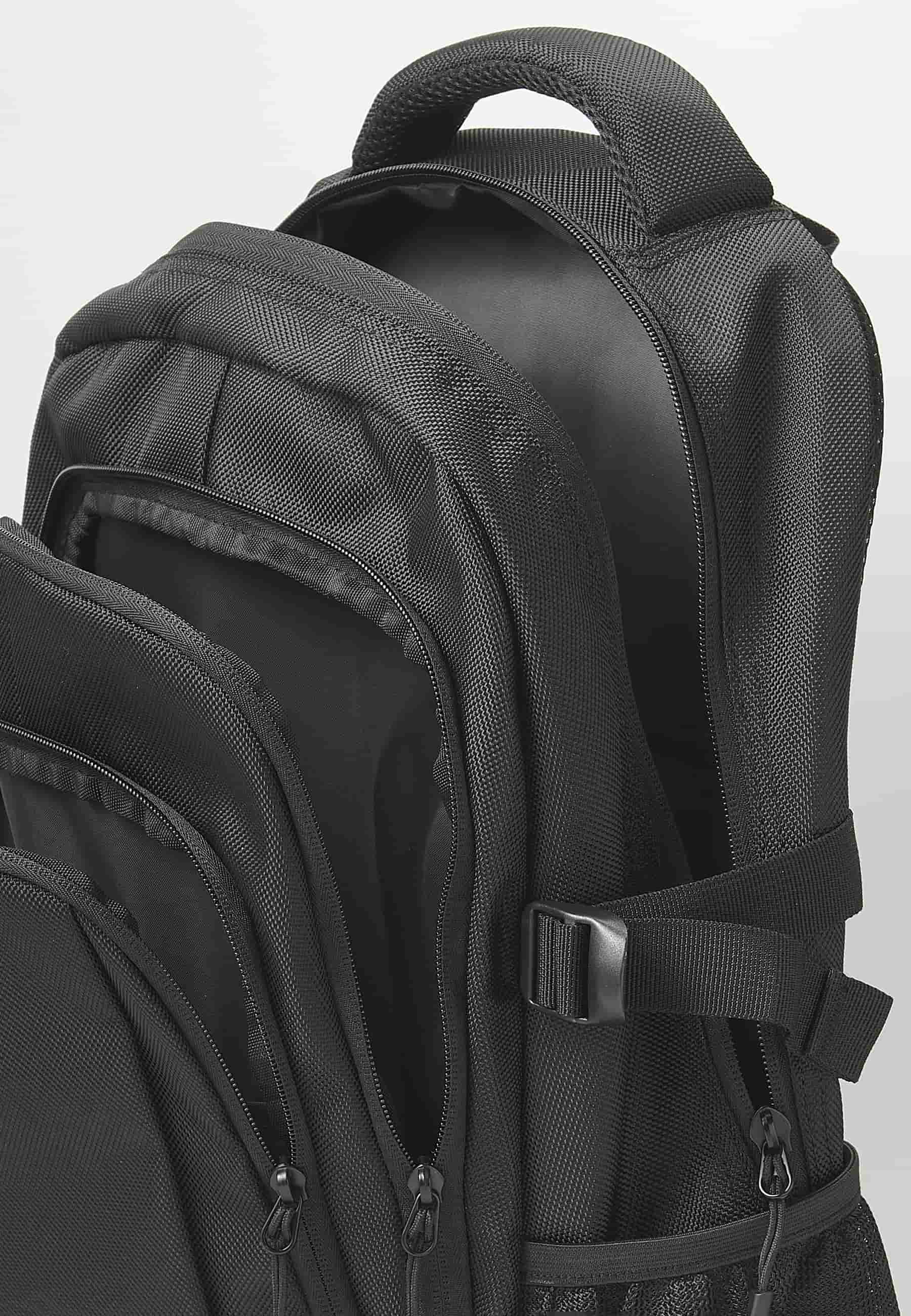 Koröshi-Rucksack mit drei Reißverschlussfächern, eines für einen Laptop, und schwarzen Innentaschen