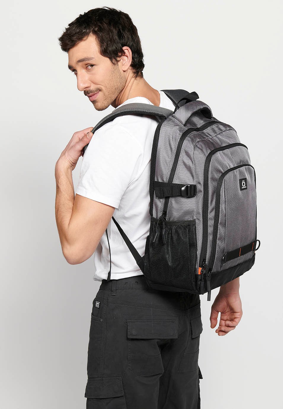 Koröshi backpack with three zippered compartments, one for laptop, with Gray interior pockets 9