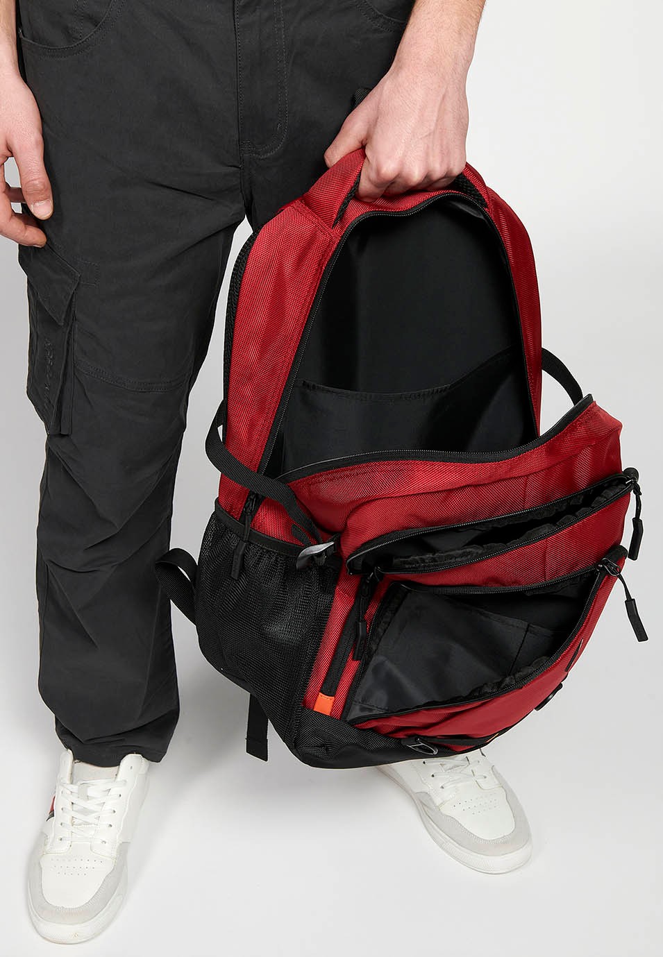 Koröshi-Rucksack mit drei Reißverschlussfächern, eines für Laptop, mit roten Innentaschen 8