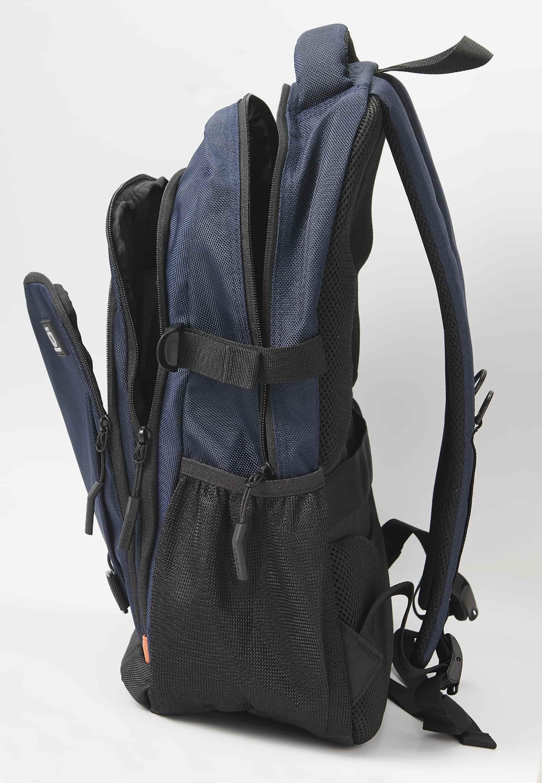Koröshi-Rucksack mit drei Reißverschlussfächern, eines für einen Laptop, und marineblauen Innentaschen