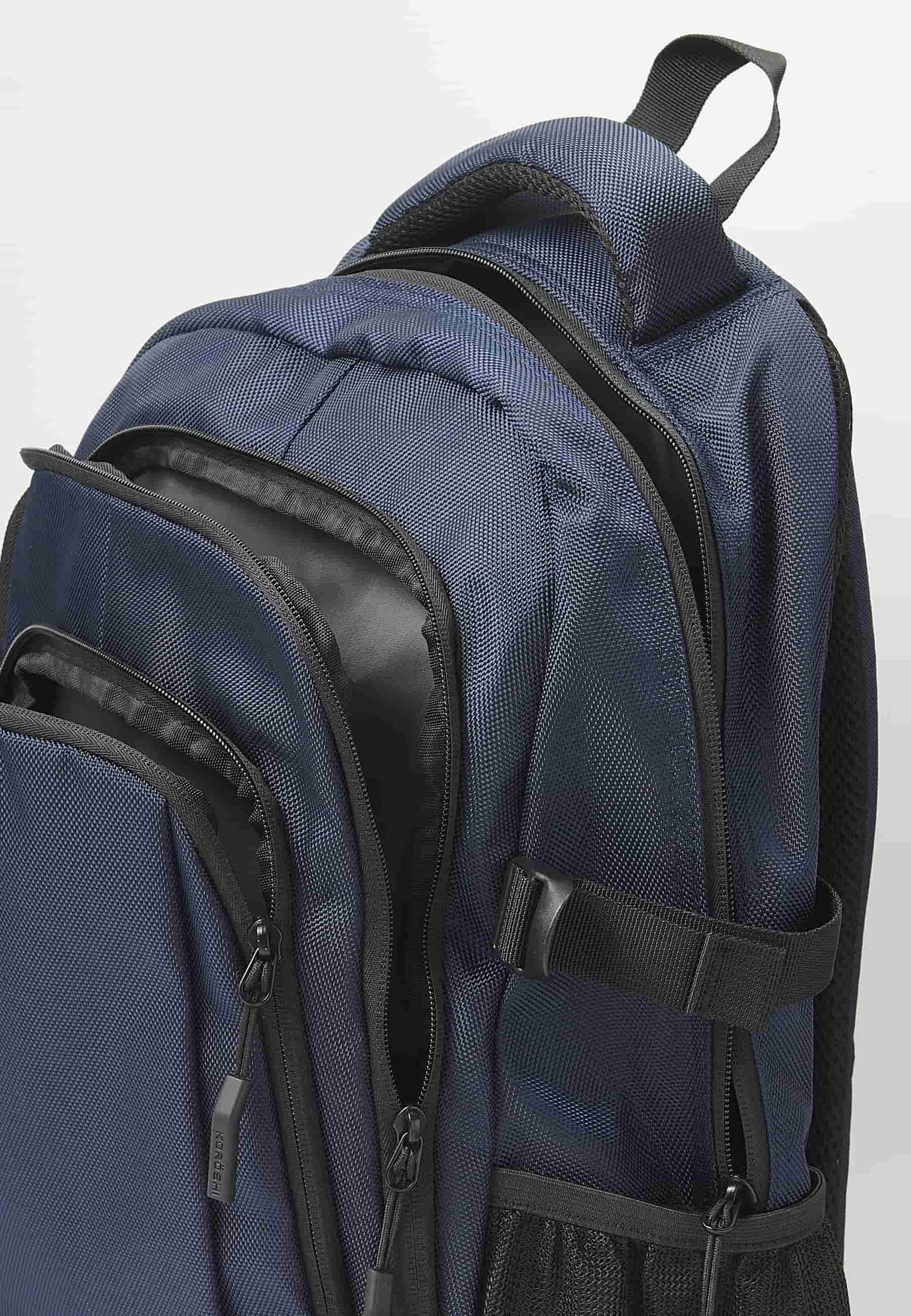 Mochila koröshi con tres compartimentos cerrados con cremallera, uno para portátil, con bolsillos interiores color navy | Estilo y Comodidad