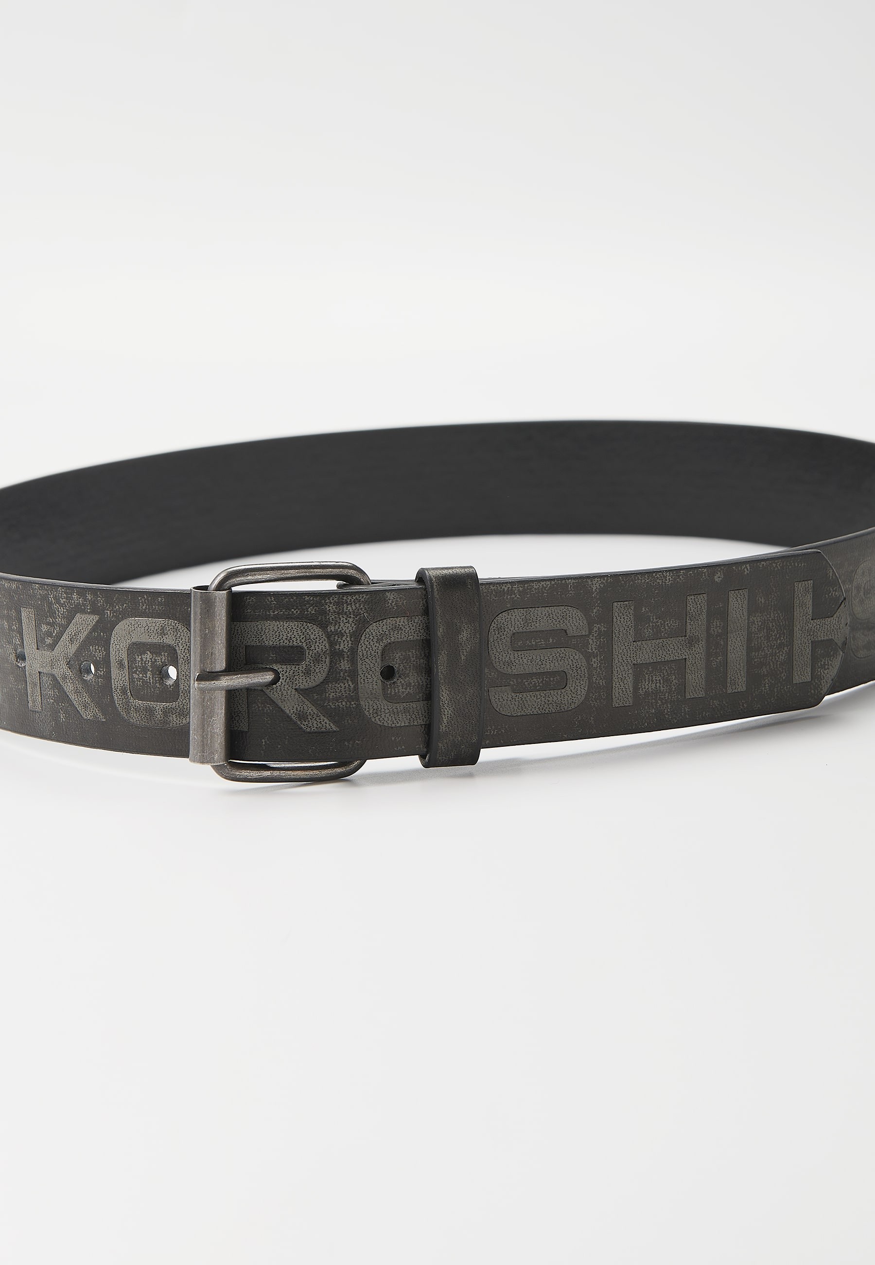 Cinturón de tres centímetros y medio de ancho con logo de Koröshi, hebilla y pasador color Negro para Hombre 2