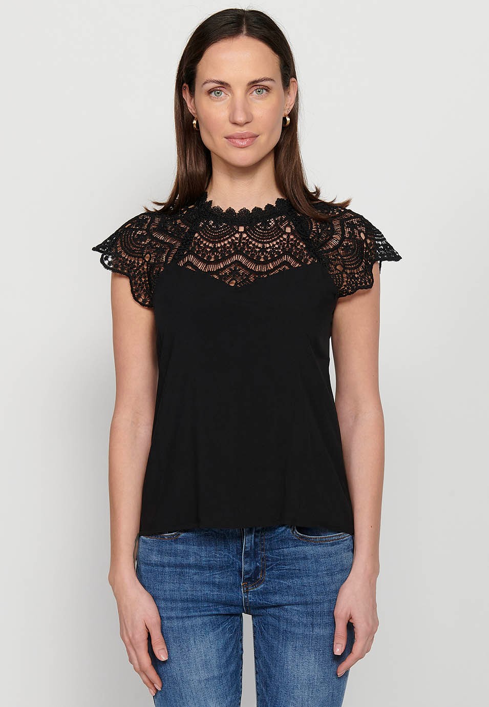 Sleeveless T-shirt, round neckline with lace, Black color for women