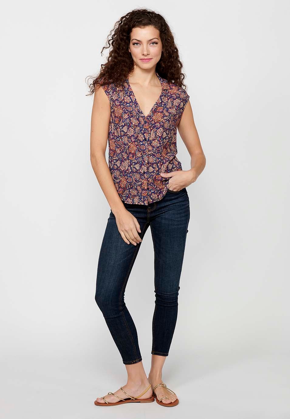 Chemisier sans manches style chemise avec fermeture boutonnée sur le devant et imprimé floral multicolore pour femme 1