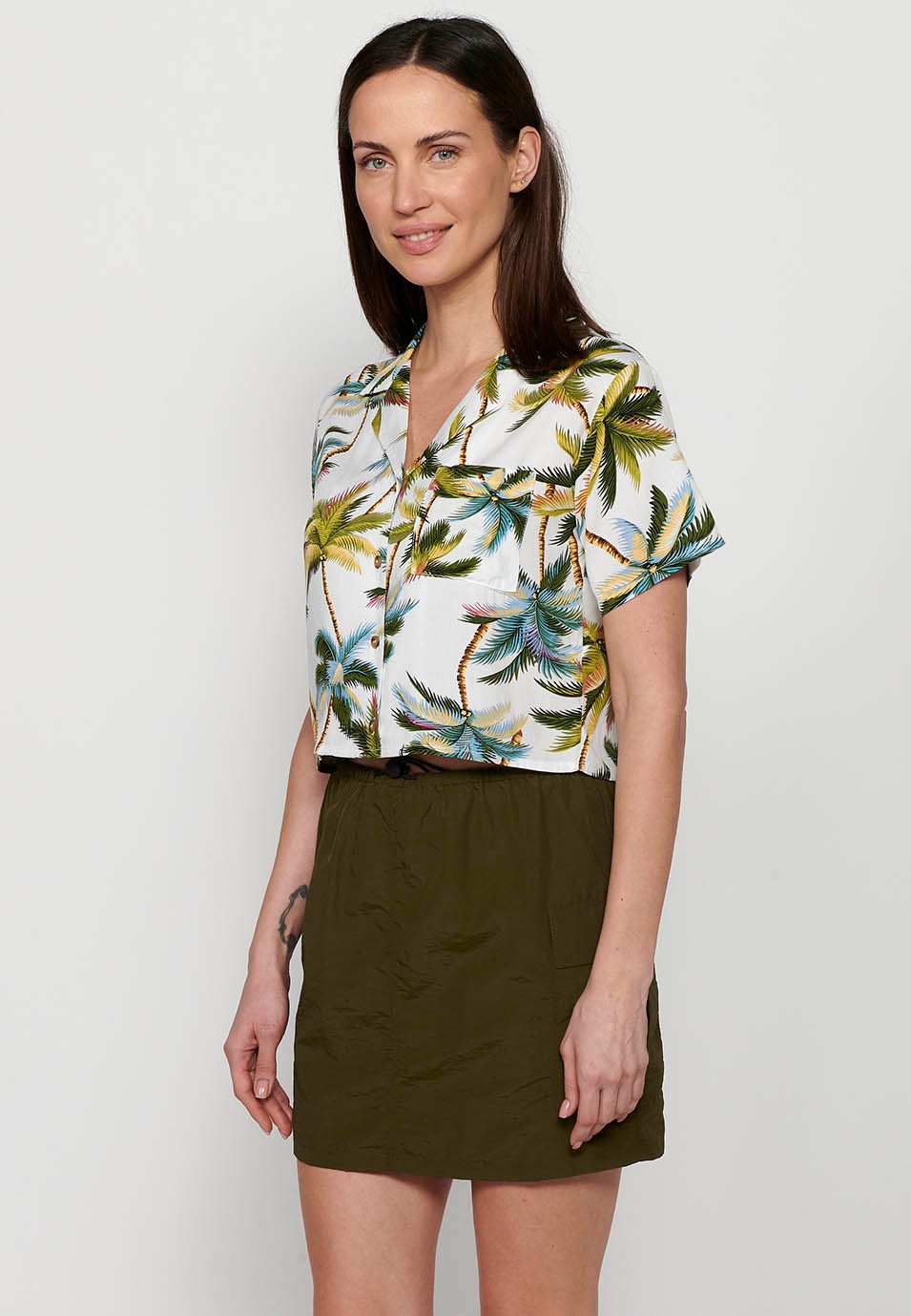 Blusa de manga corta con estampado floral y cuello camisero con solapas, multicolor para mujer