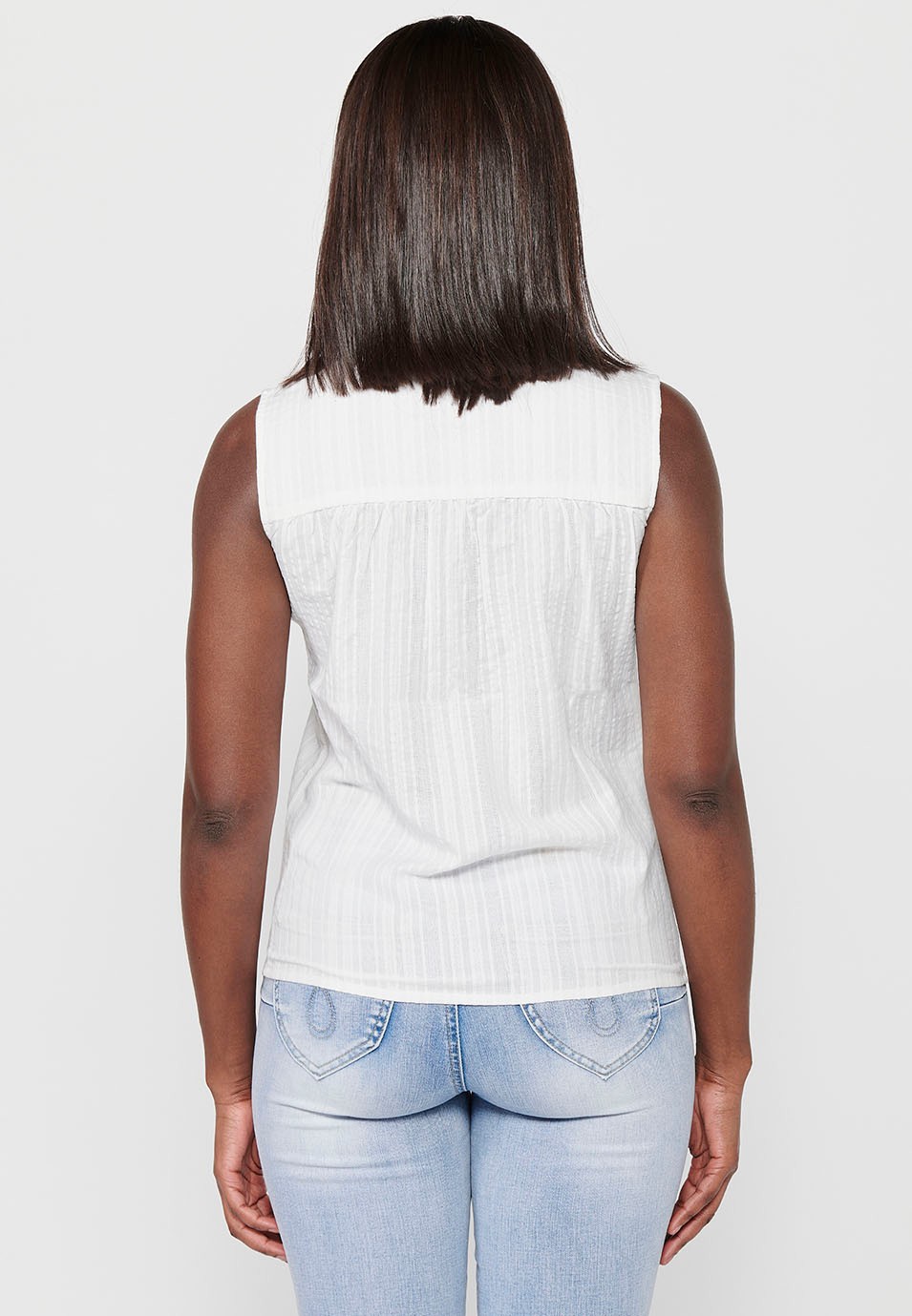 Blusa sin mangas de Algodón con Cuello redondo y Cierre delantero con botones y Detalles bordados de Color Blanco para Mujer 3